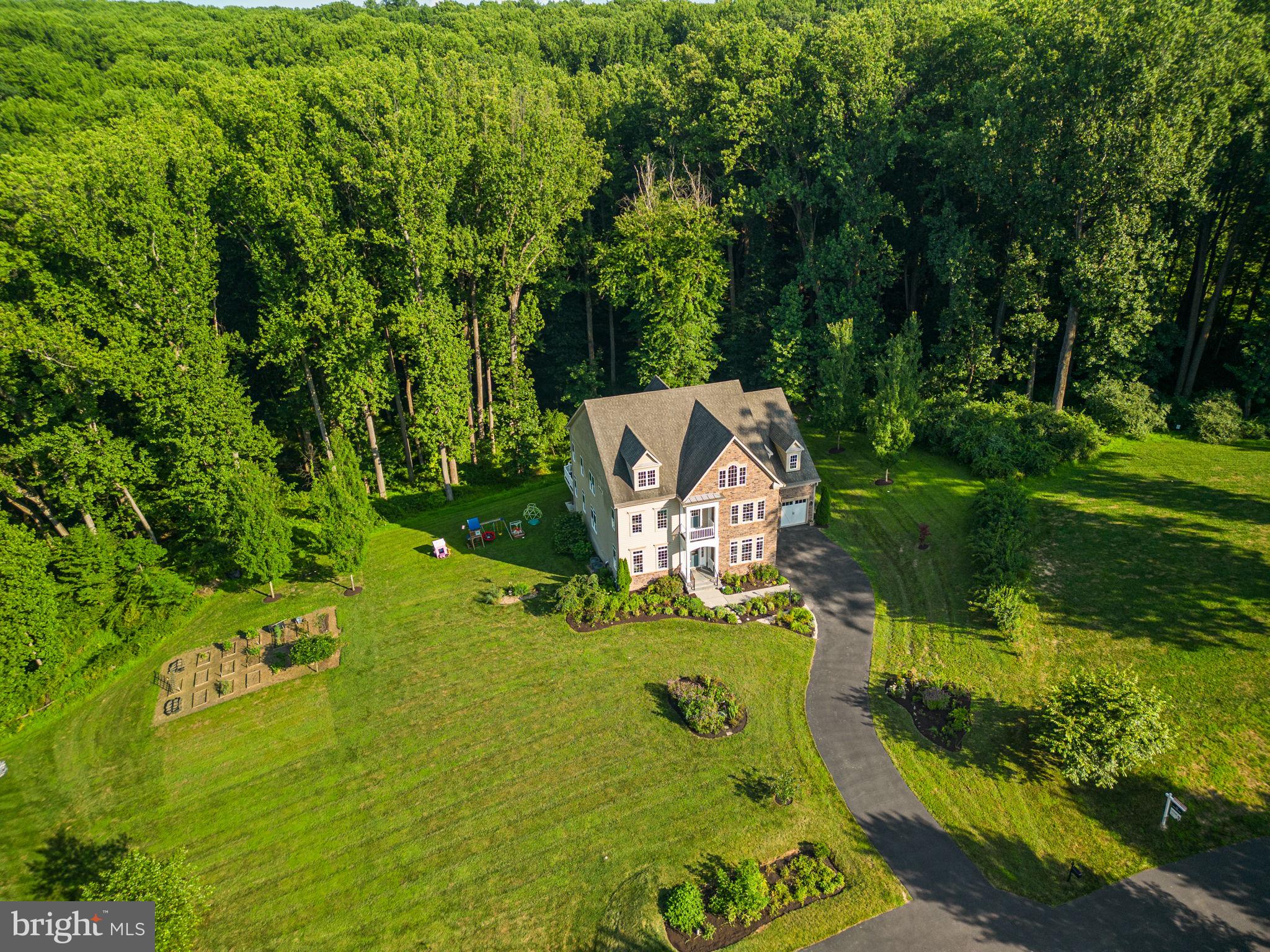 11040 Fuzzy Hollow Way