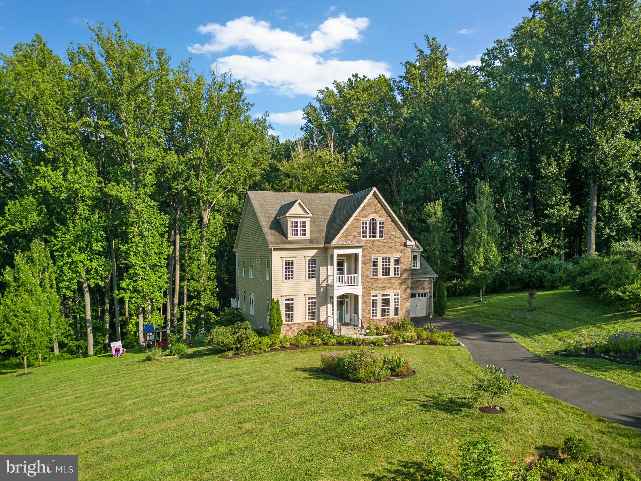 11040 Fuzzy Hollow Way