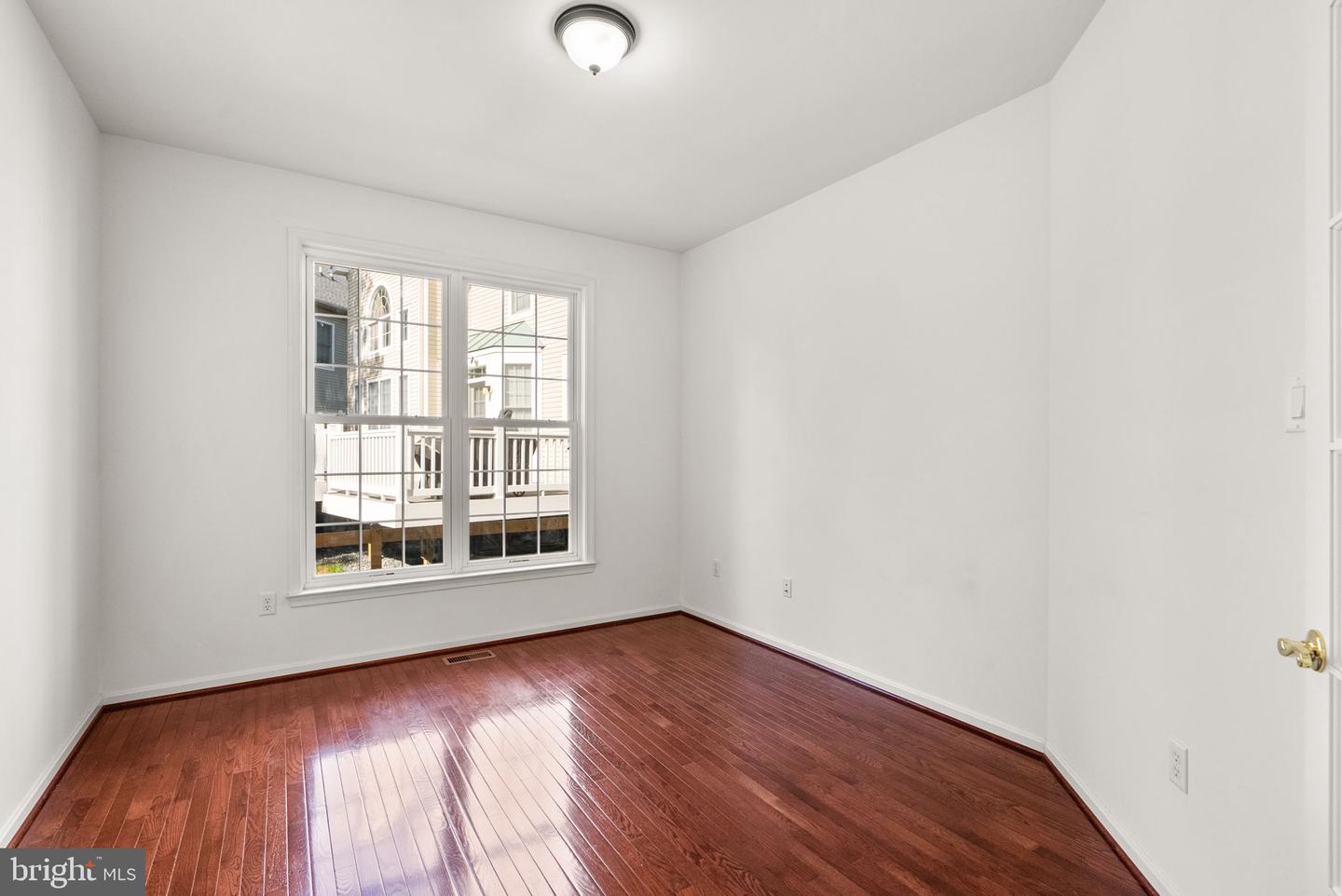 10120 Summer Glow Walk