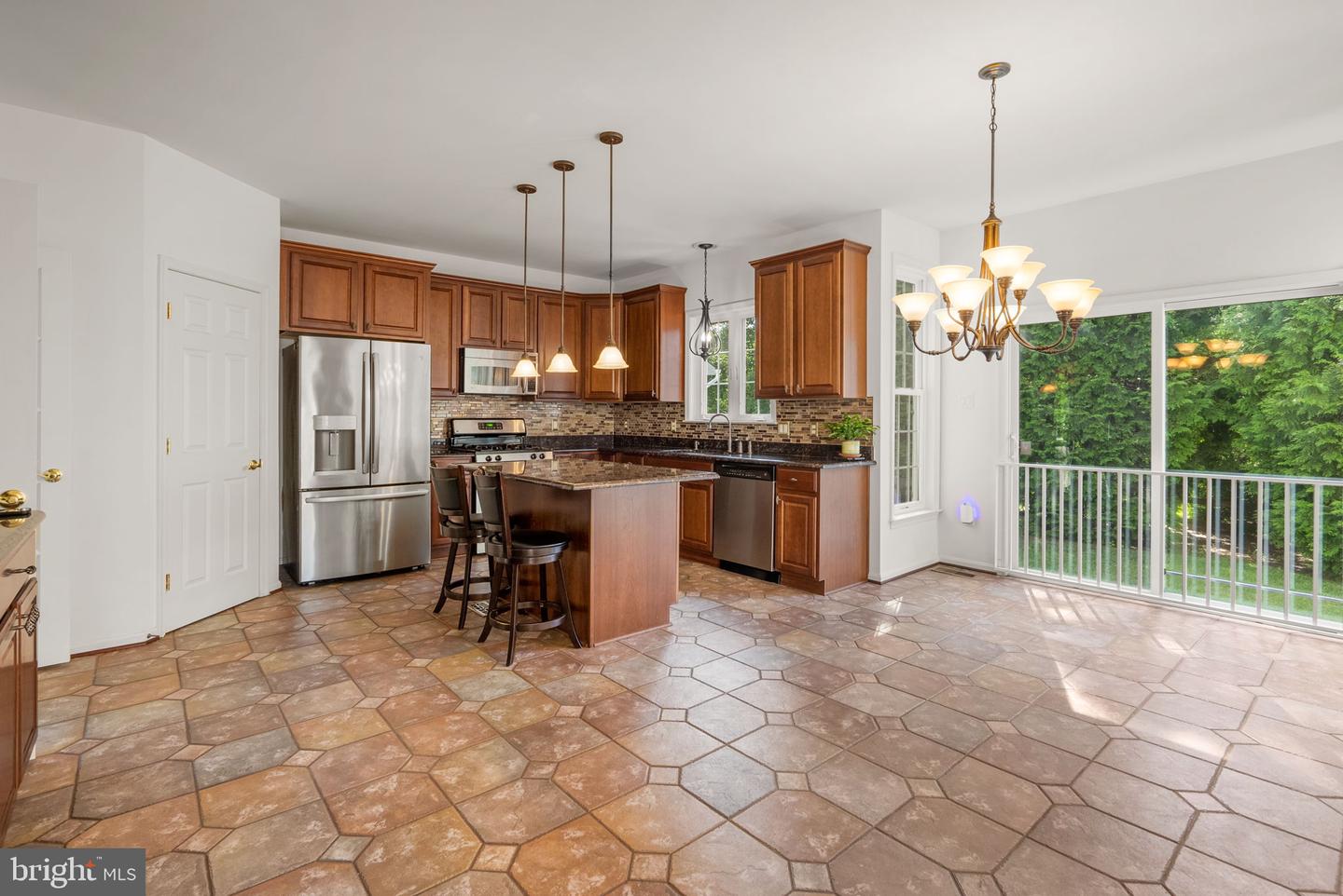 10120 Summer Glow Walk