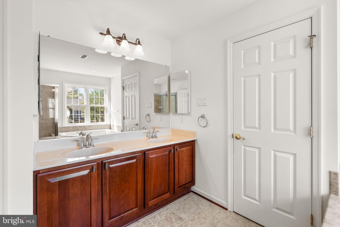 10120 Summer Glow Walk