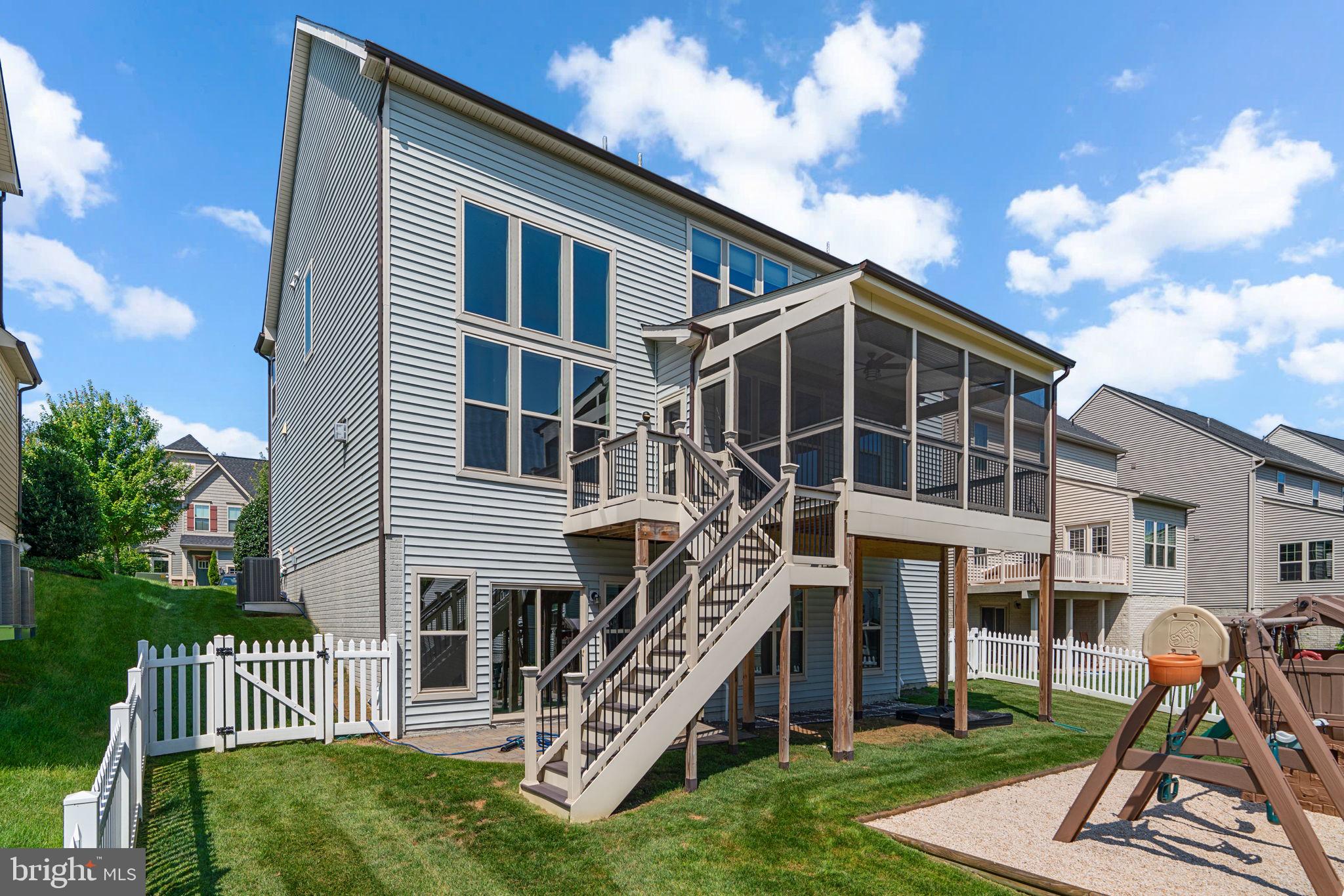 2414 Valley View Way