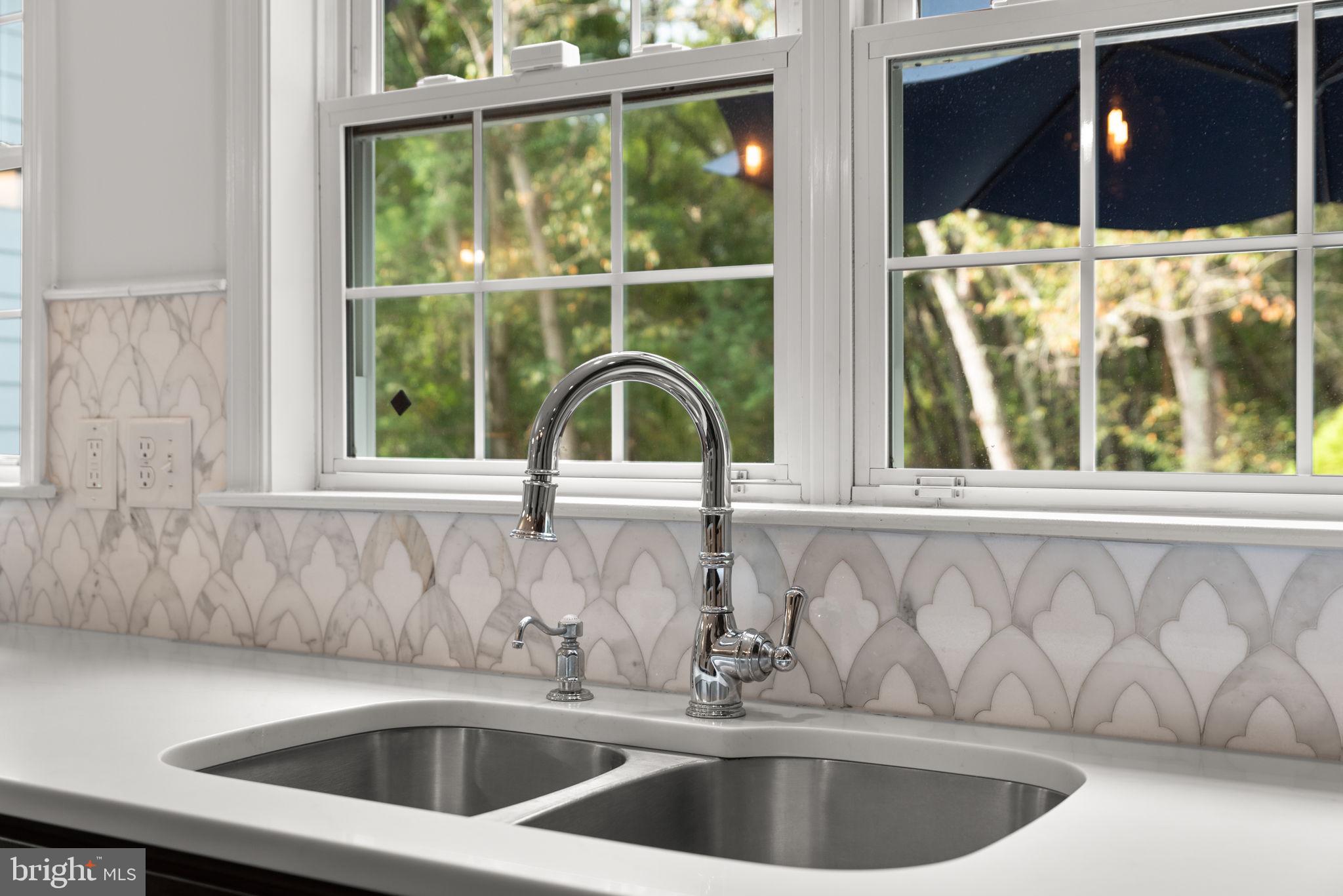 10312 KINGSWAY COURT