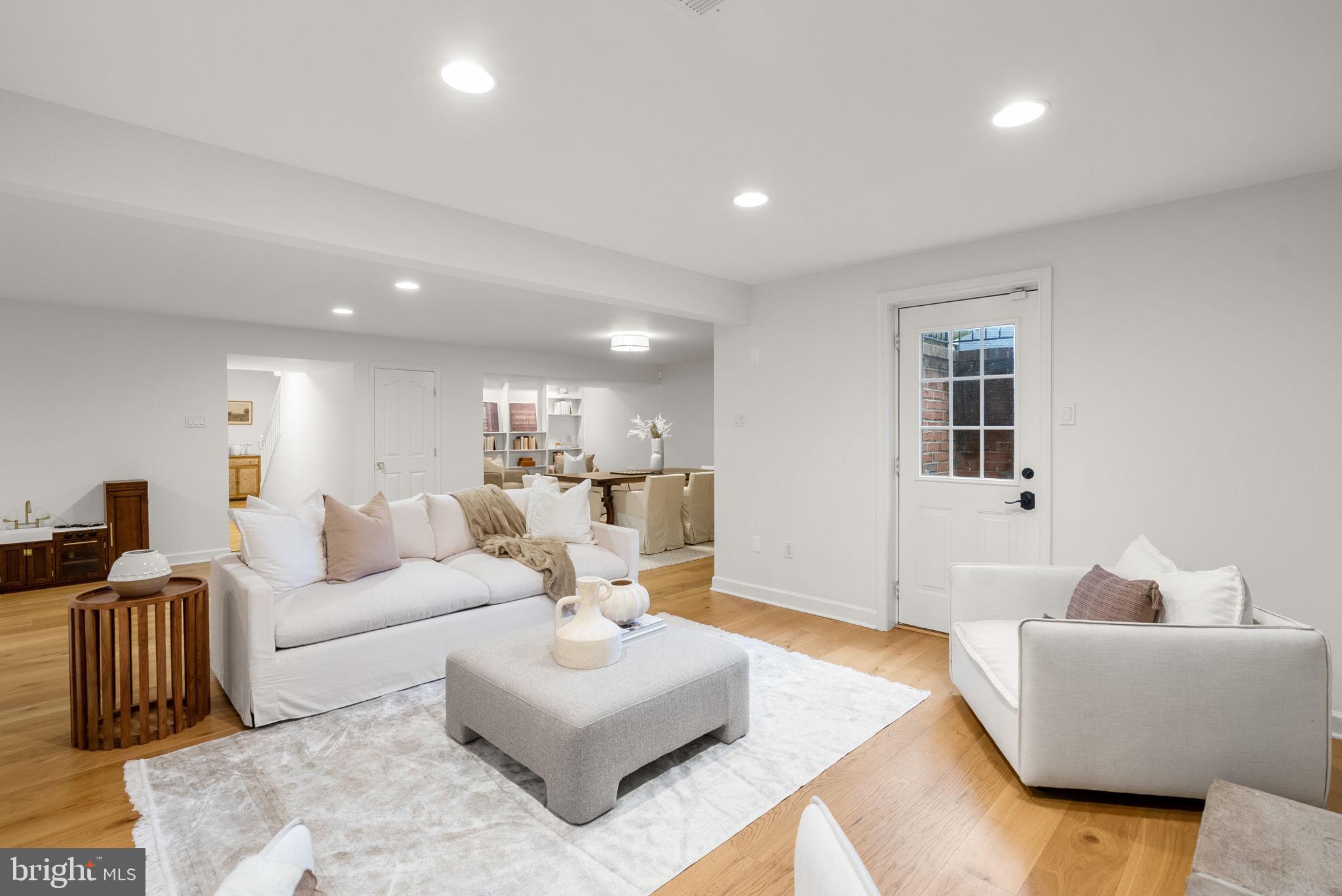 10312 KINGSWAY COURT