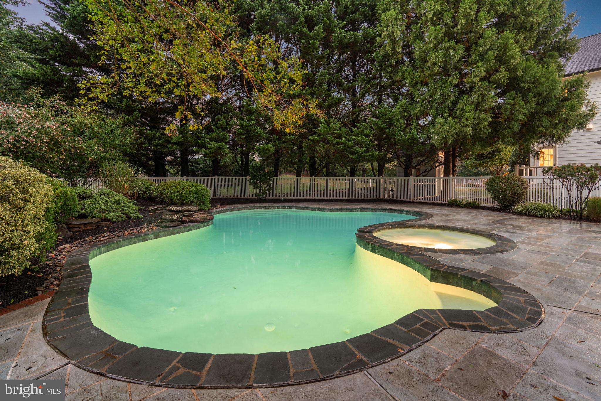 10312 KINGSWAY COURT