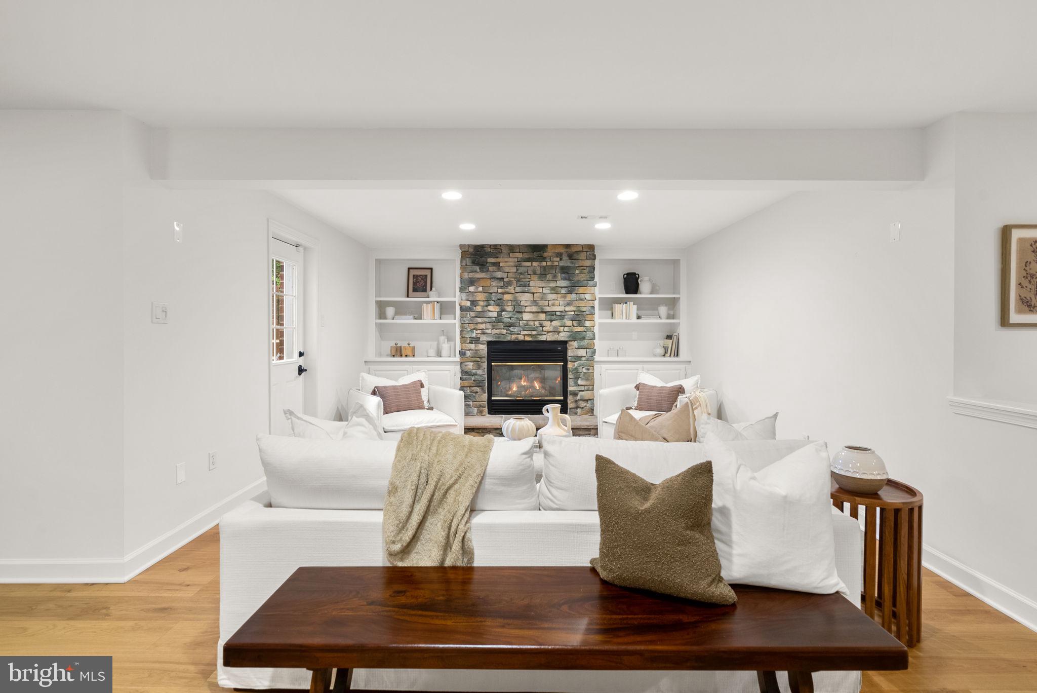 10312 KINGSWAY COURT