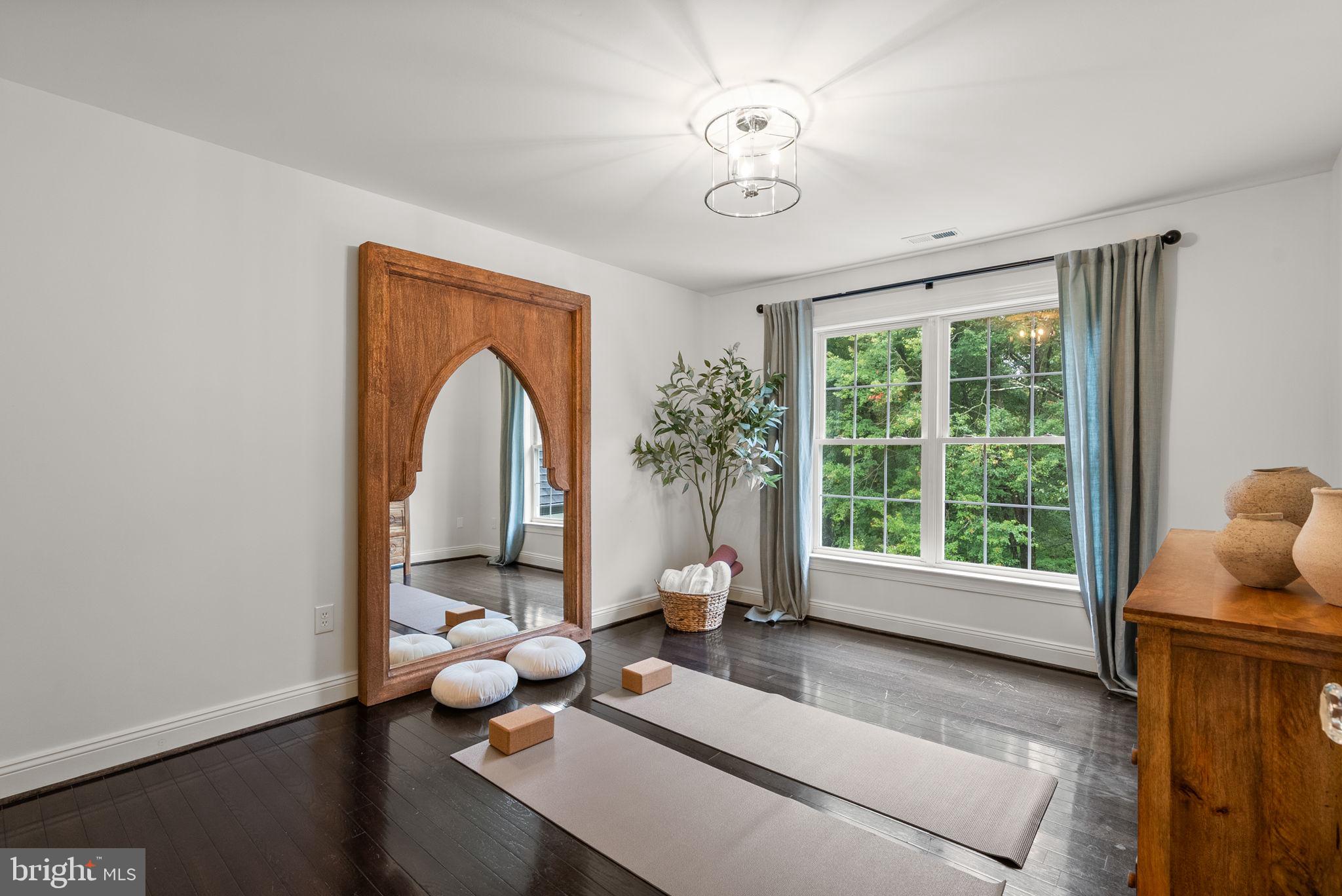 10312 KINGSWAY COURT