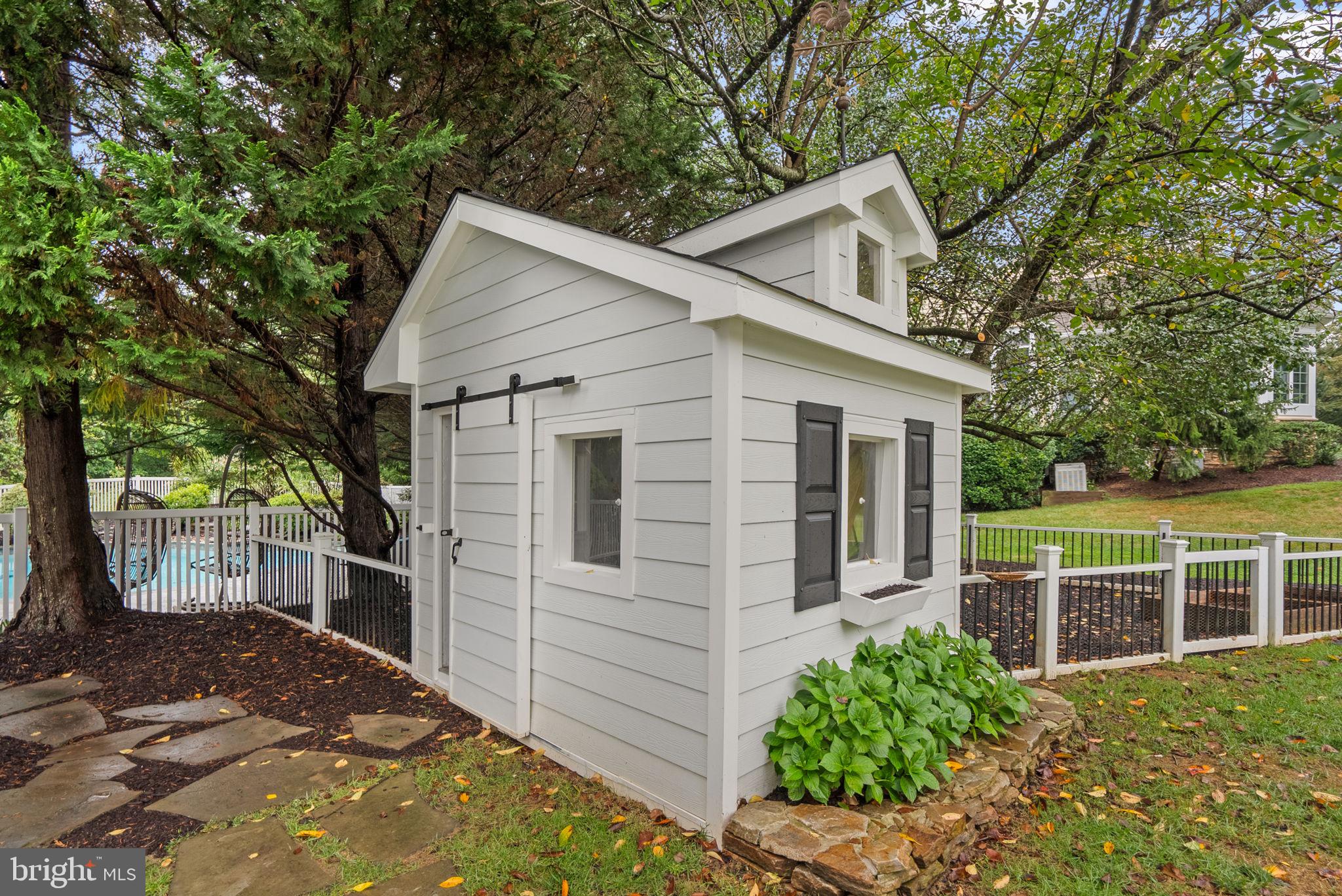 10312 KINGSWAY COURT