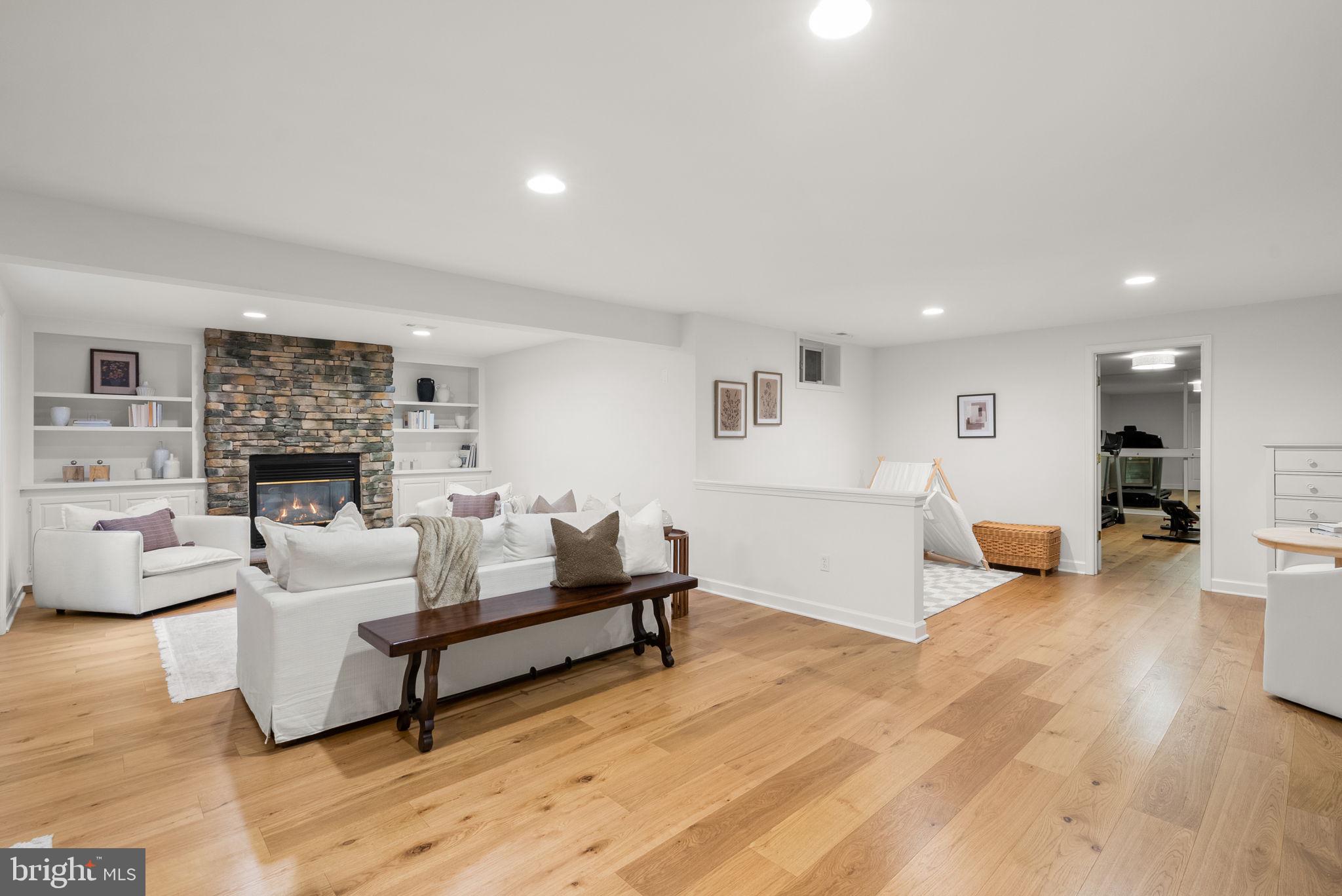 10312 KINGSWAY COURT