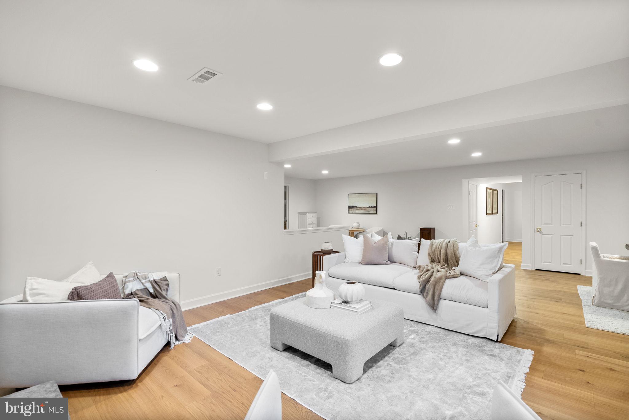 10312 KINGSWAY COURT