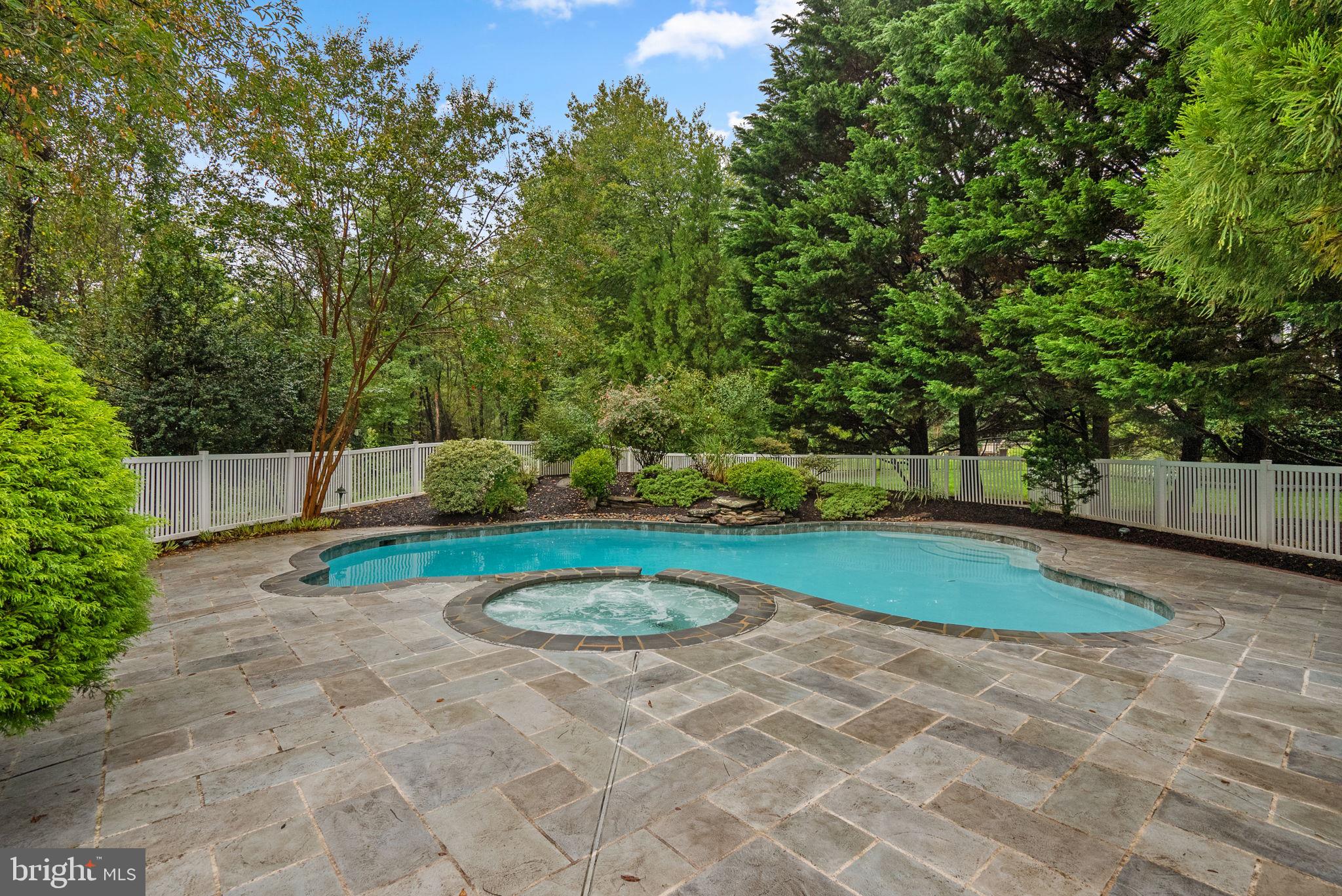 10312 KINGSWAY COURT