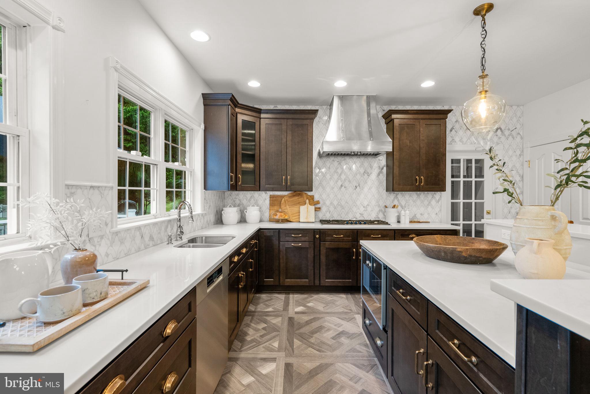 10312 KINGSWAY COURT