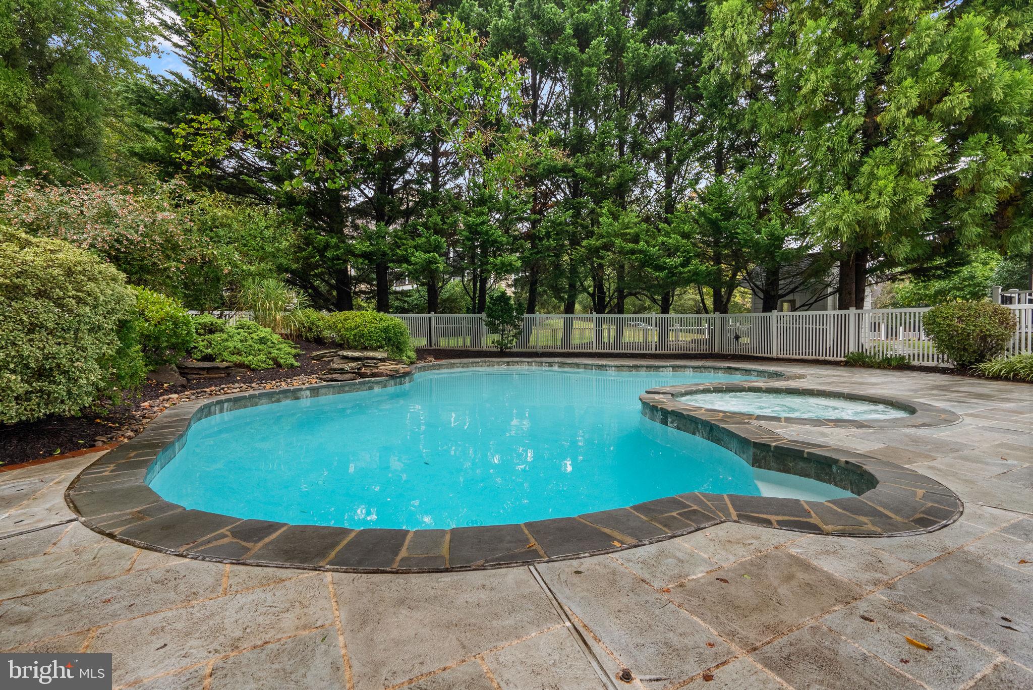 10312 KINGSWAY COURT