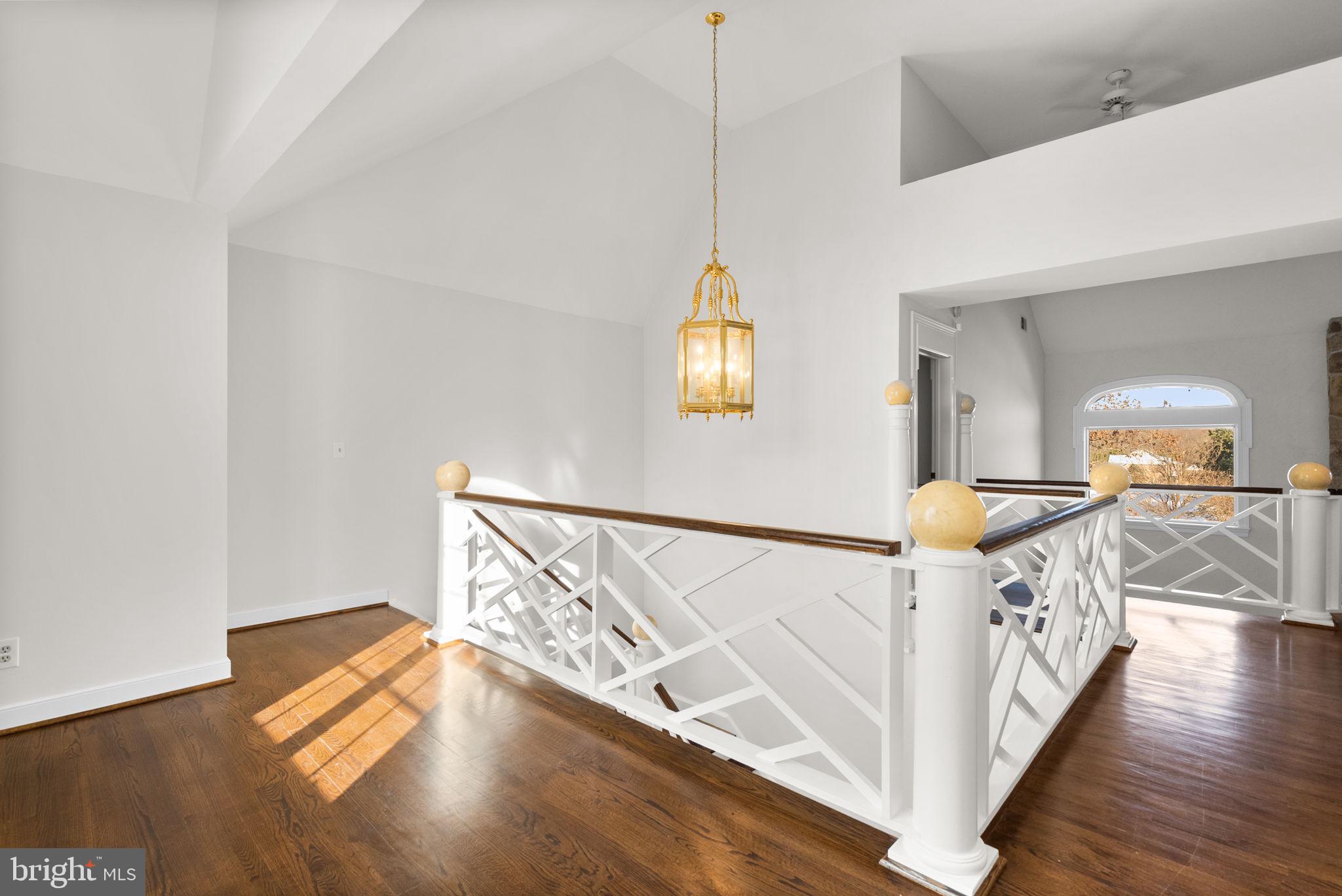 2840 KINGS GIFT DRIVE