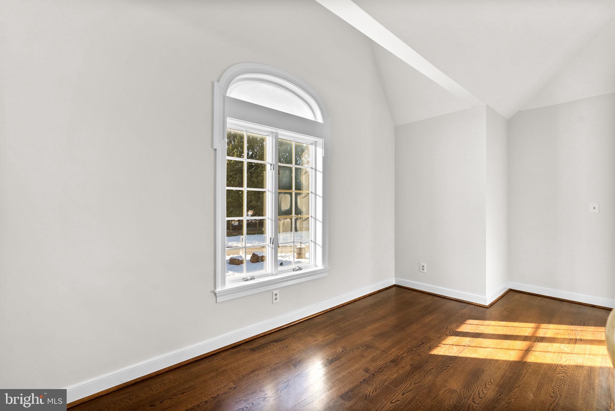 2840 KINGS GIFT DRIVE