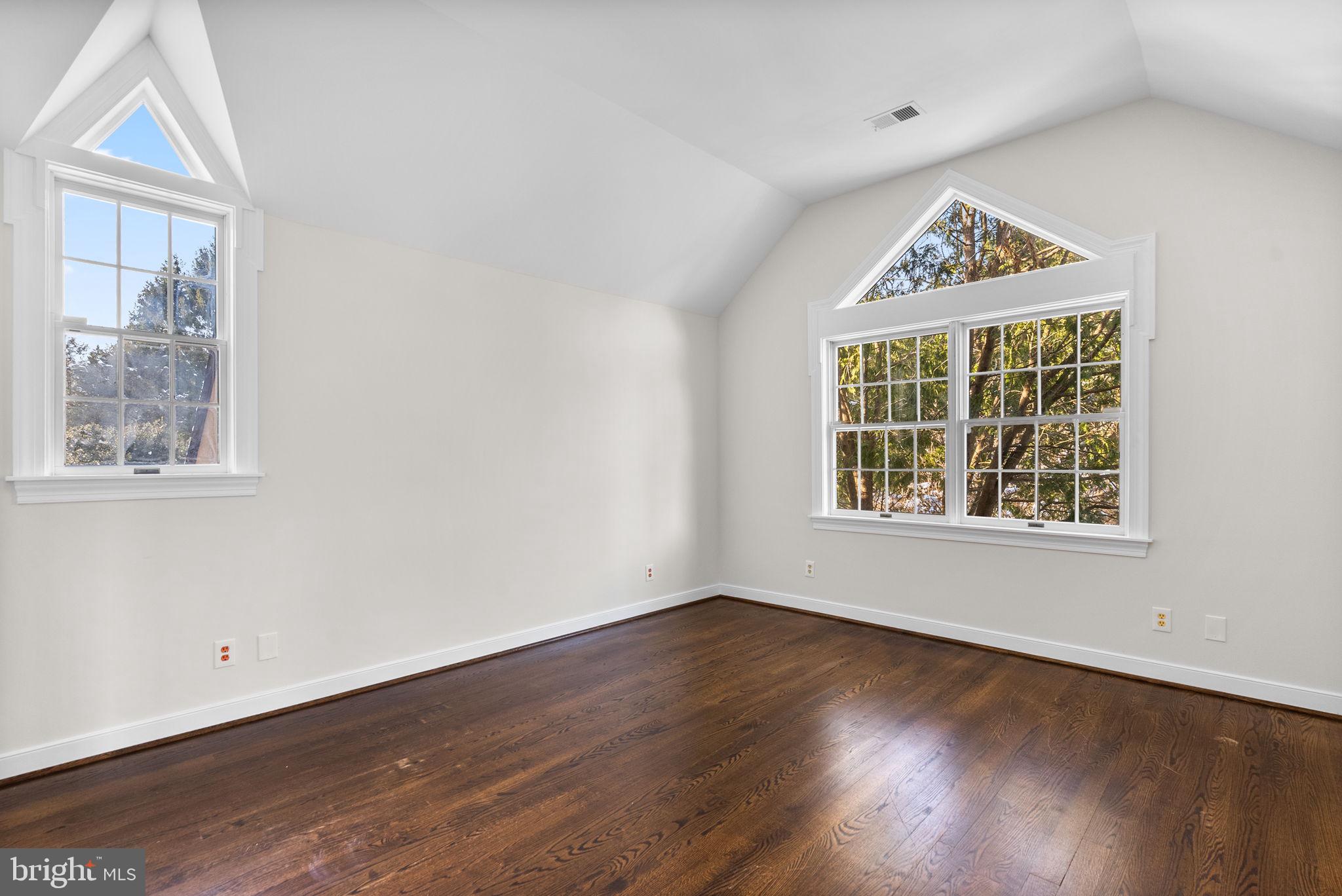 2840 KINGS GIFT DRIVE