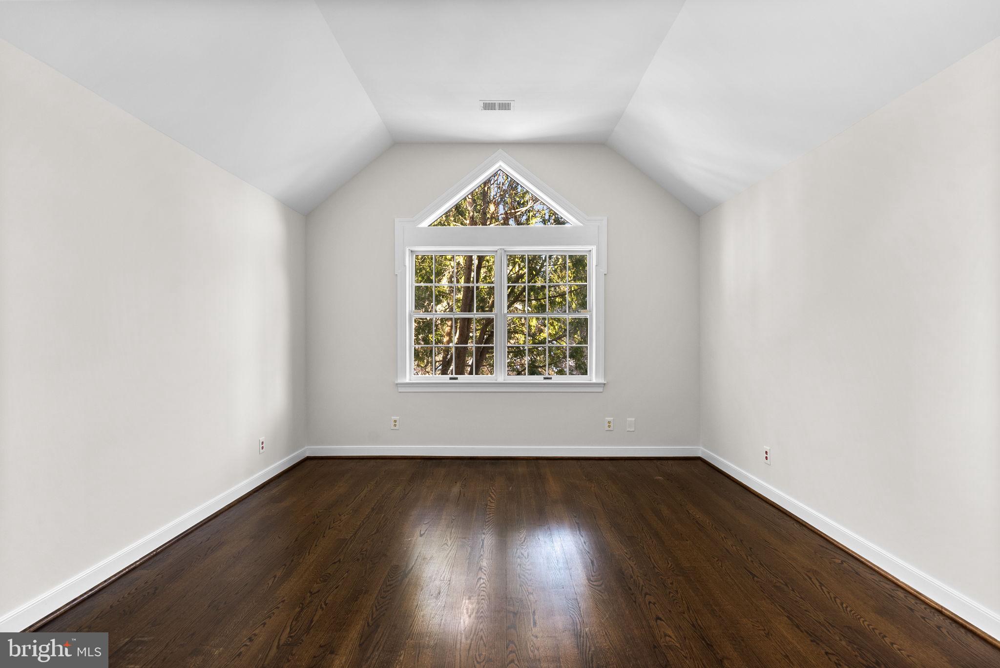 2840 KINGS GIFT DRIVE