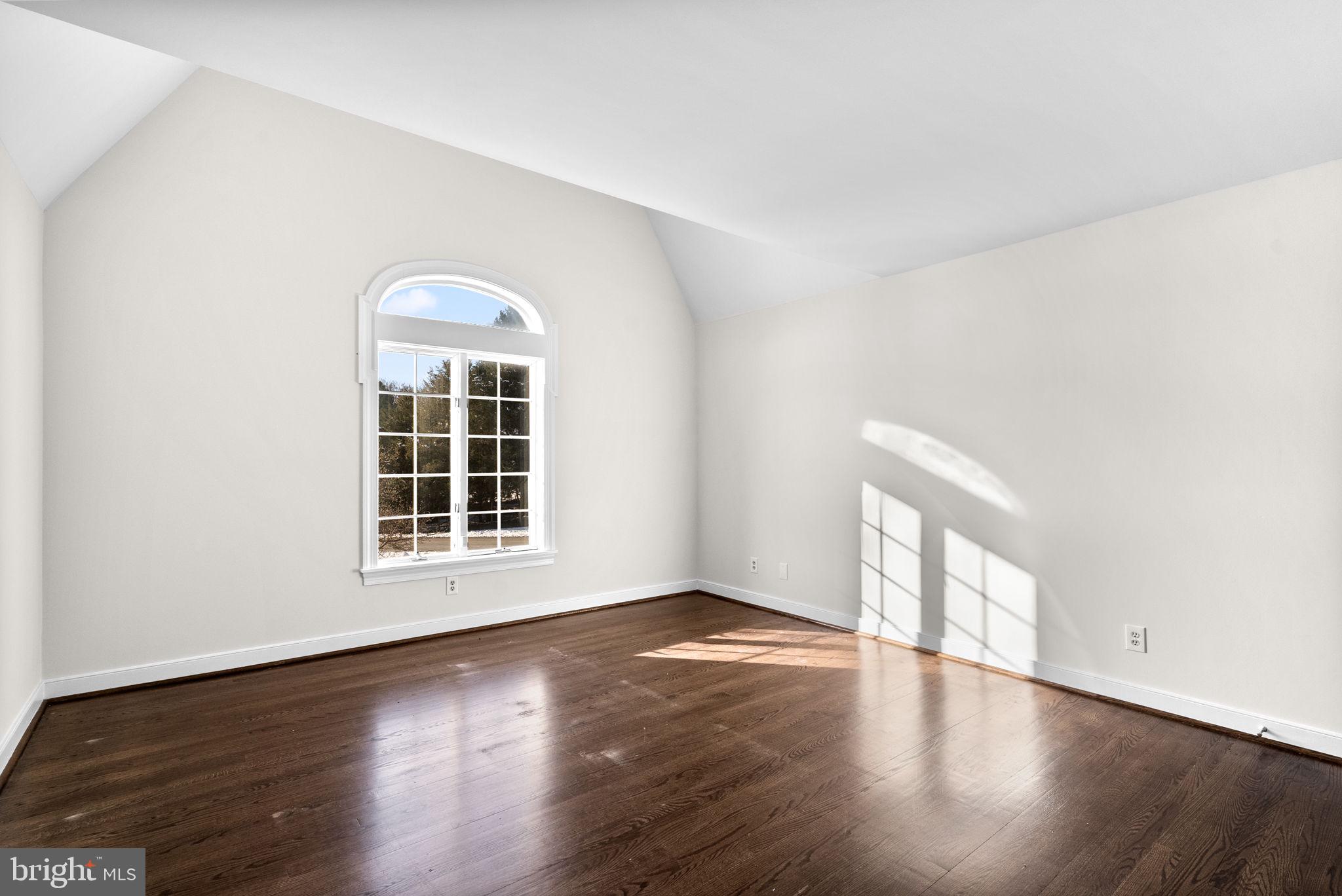 2840 KINGS GIFT DRIVE