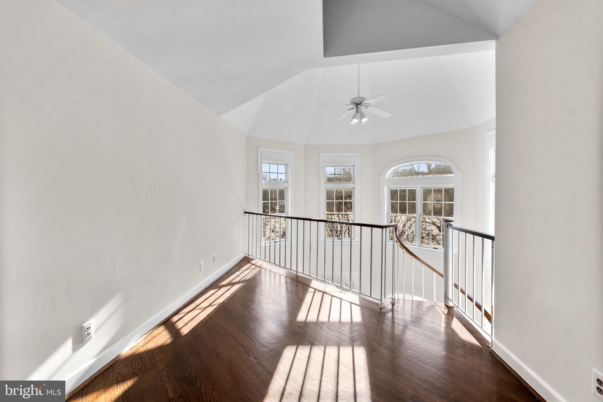 2840 KINGS GIFT DRIVE