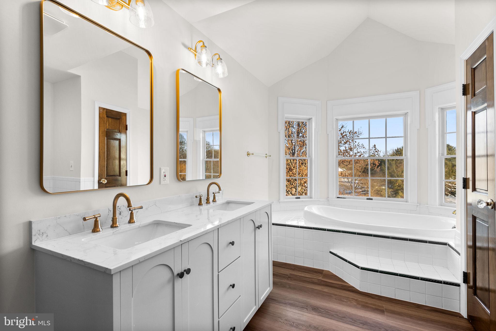 2840 KINGS GIFT DRIVE