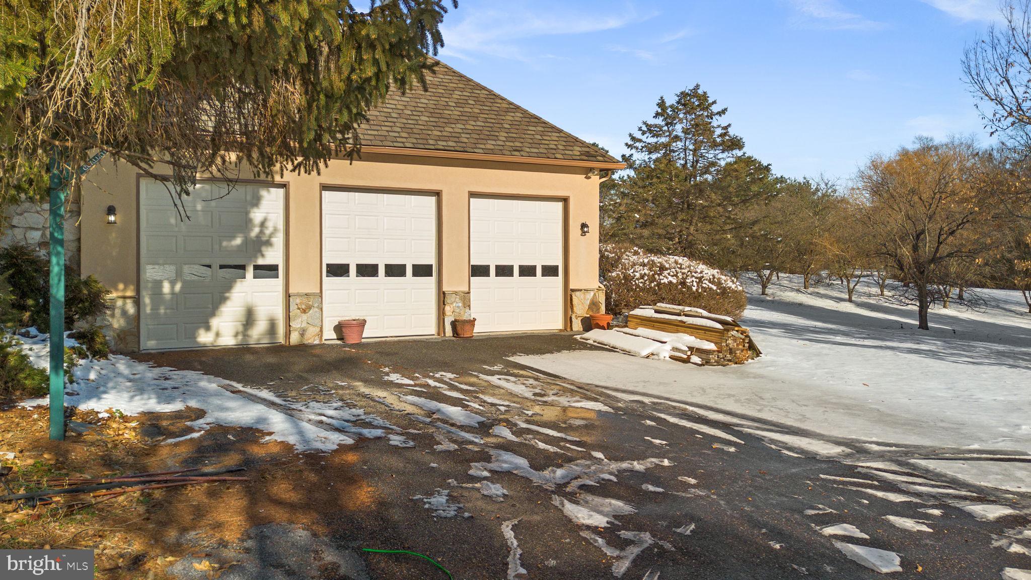 2840 KINGS GIFT DRIVE