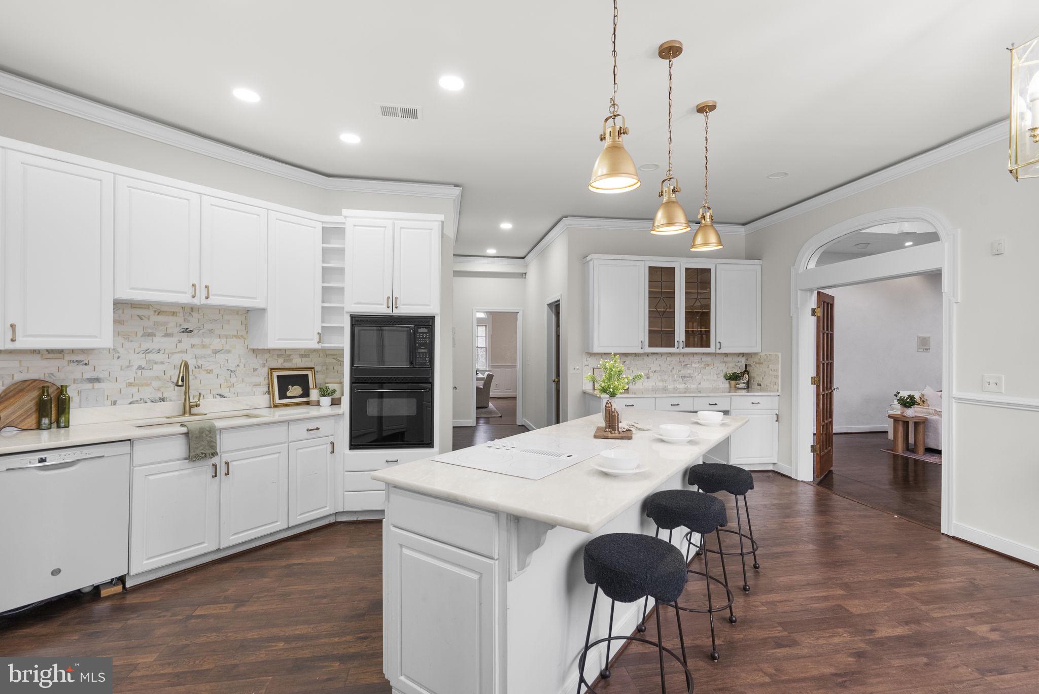 2840 KINGS GIFT DRIVE