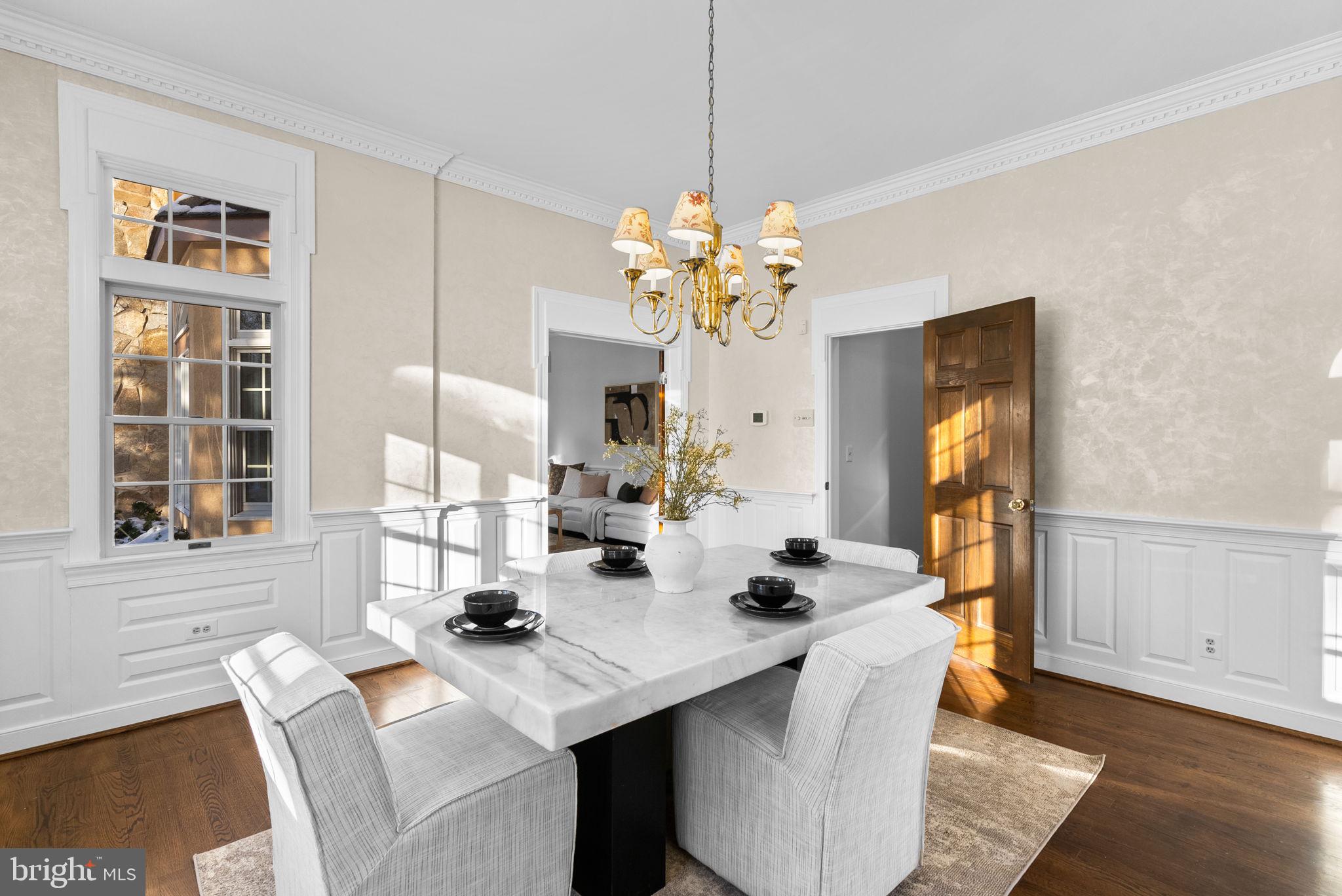 2840 KINGS GIFT DRIVE