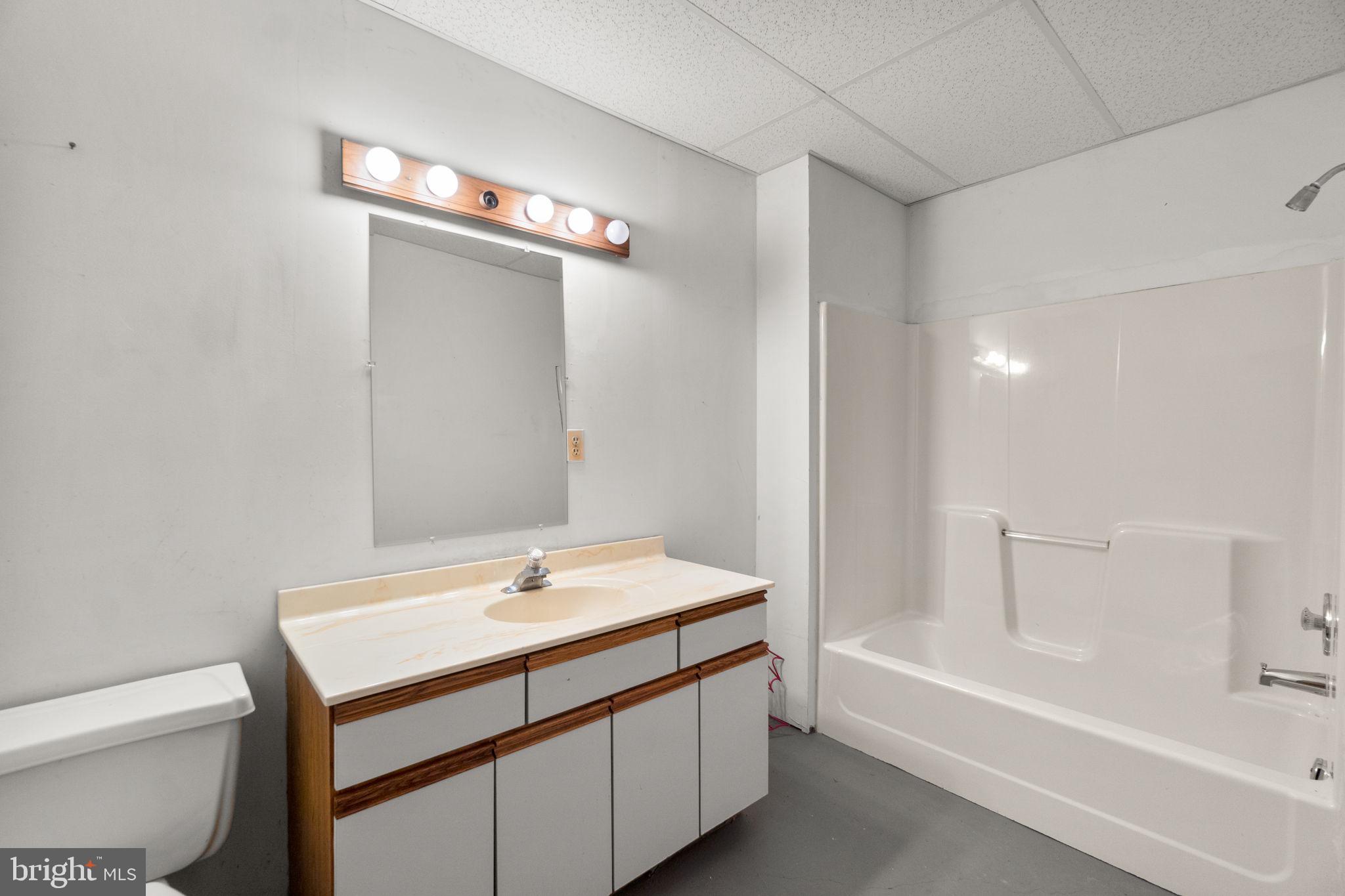 1251 HERITAGE FARMS COURT