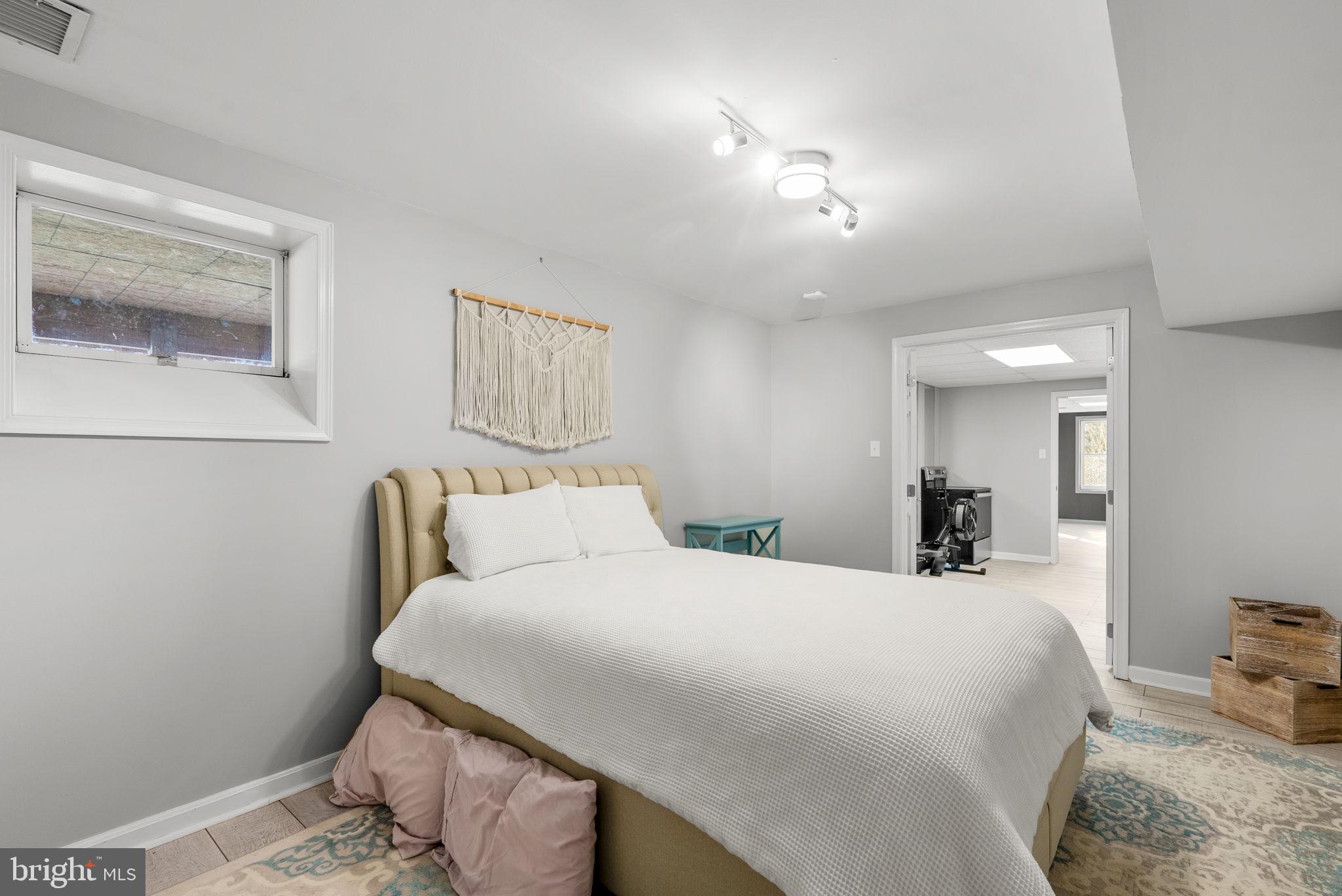 6409 SUMMER SUNRISE DRIVE