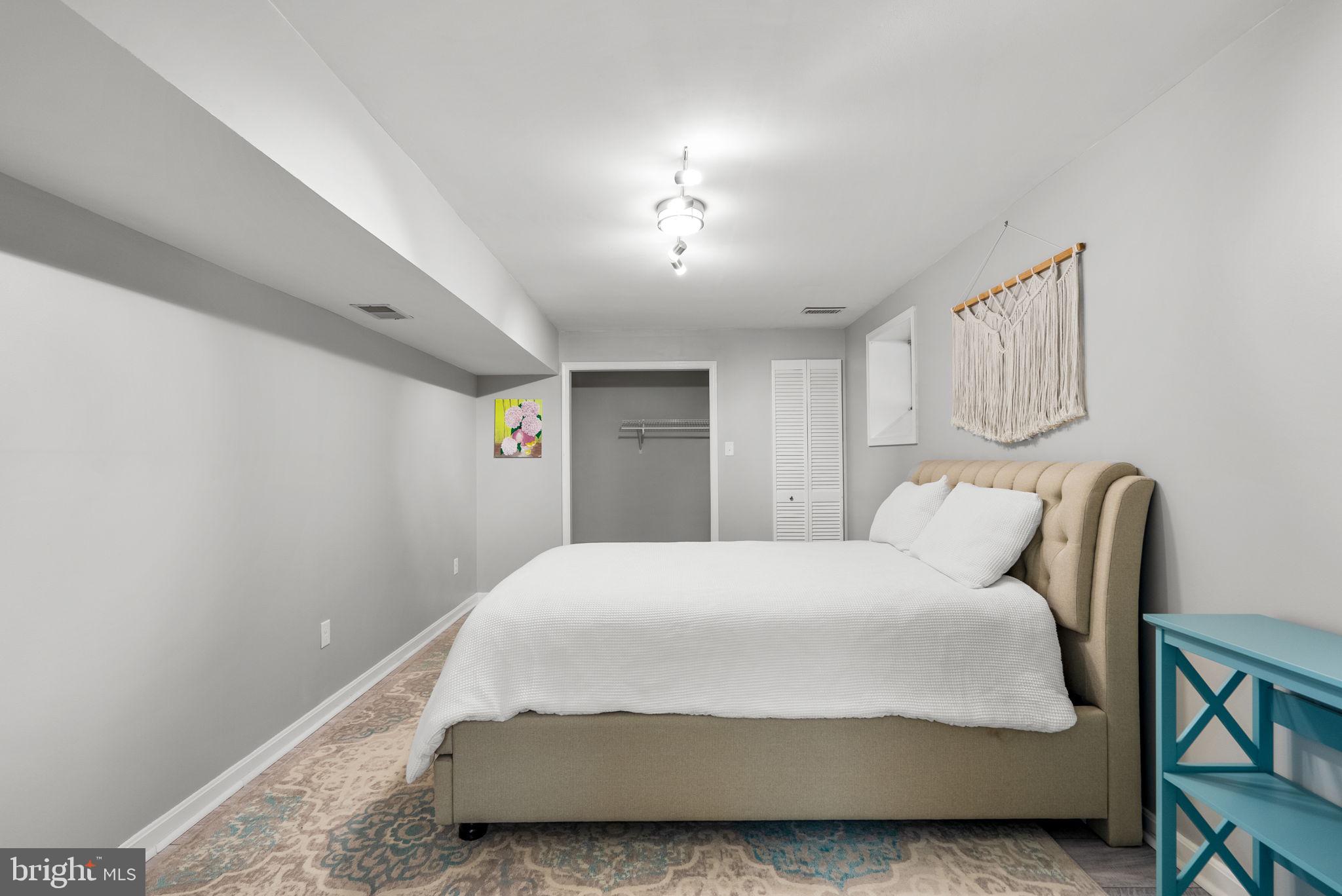 6409 SUMMER SUNRISE DRIVE