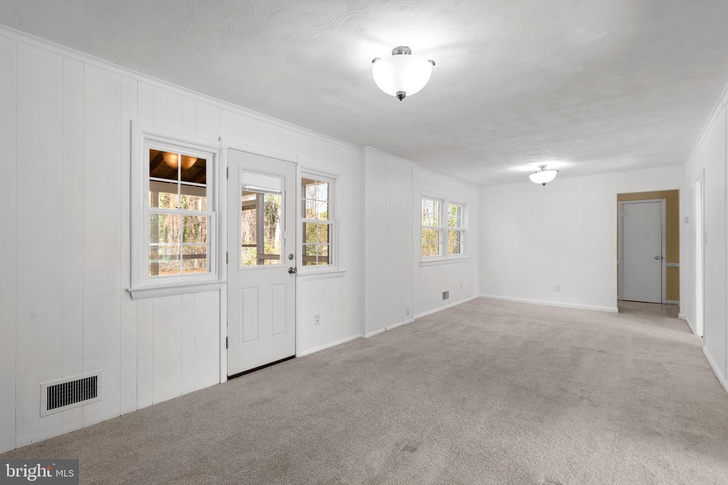 9813 SINGLETON DRIVE