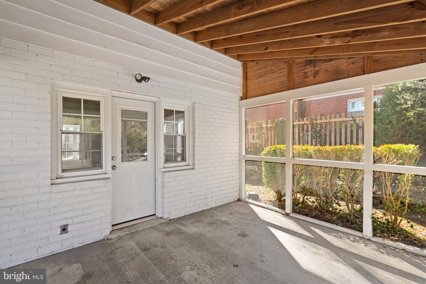 9813 SINGLETON DRIVE