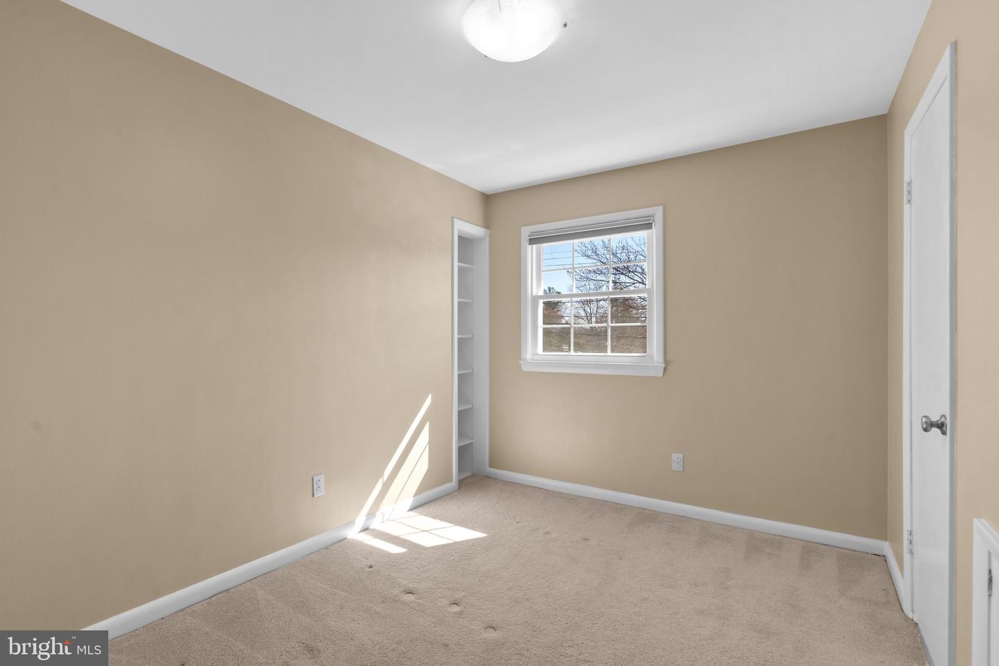 9813 SINGLETON DRIVE