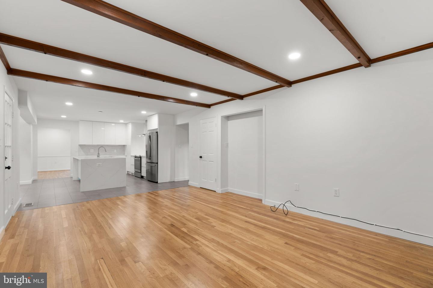 6528 Windermere
