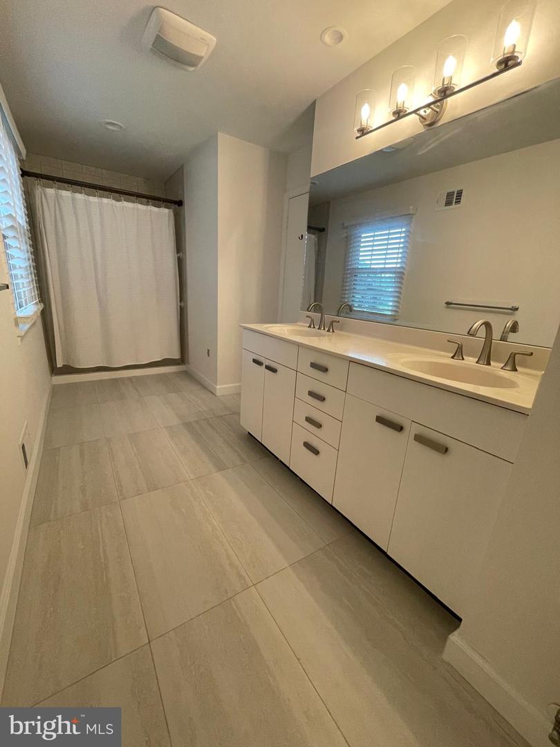 6528 Windermere