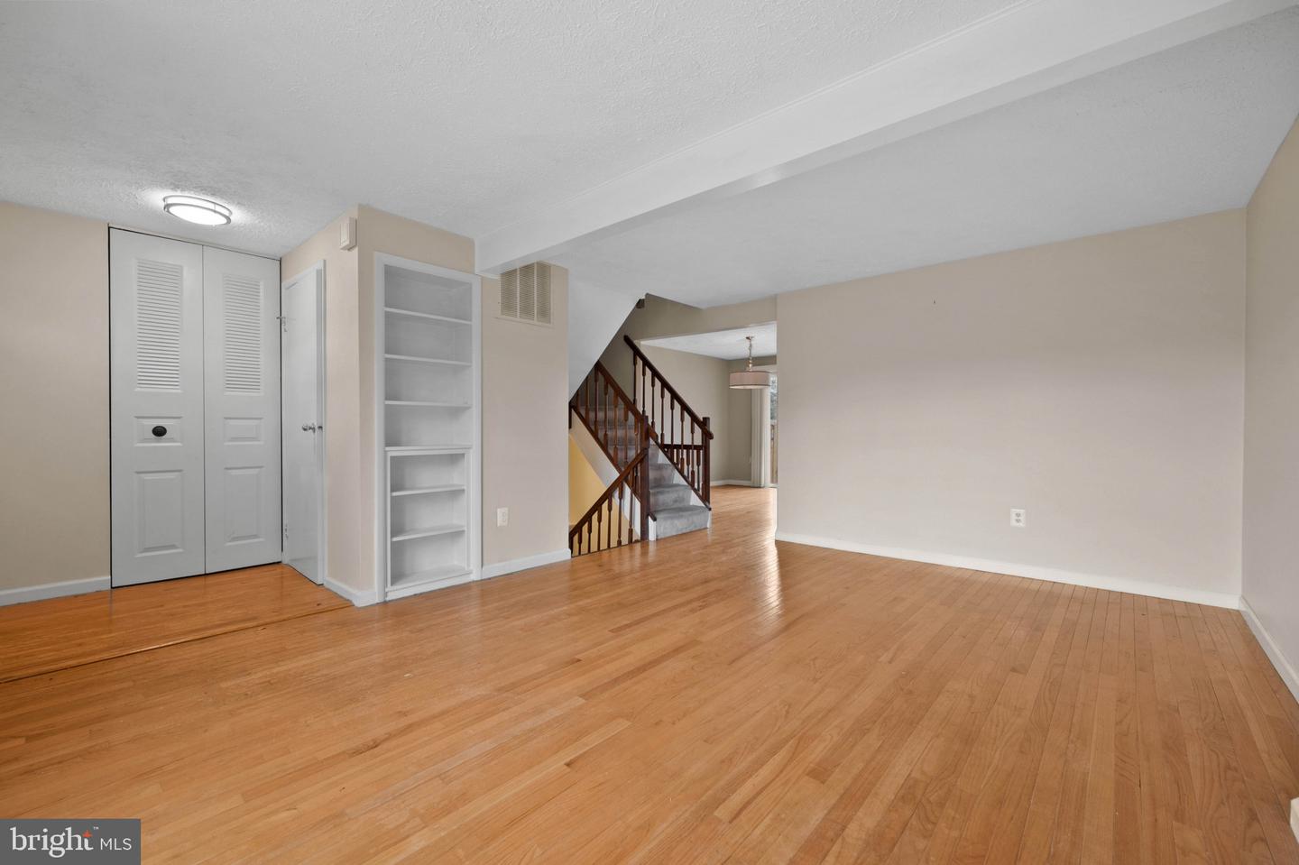 7605 Nutwood Ct
