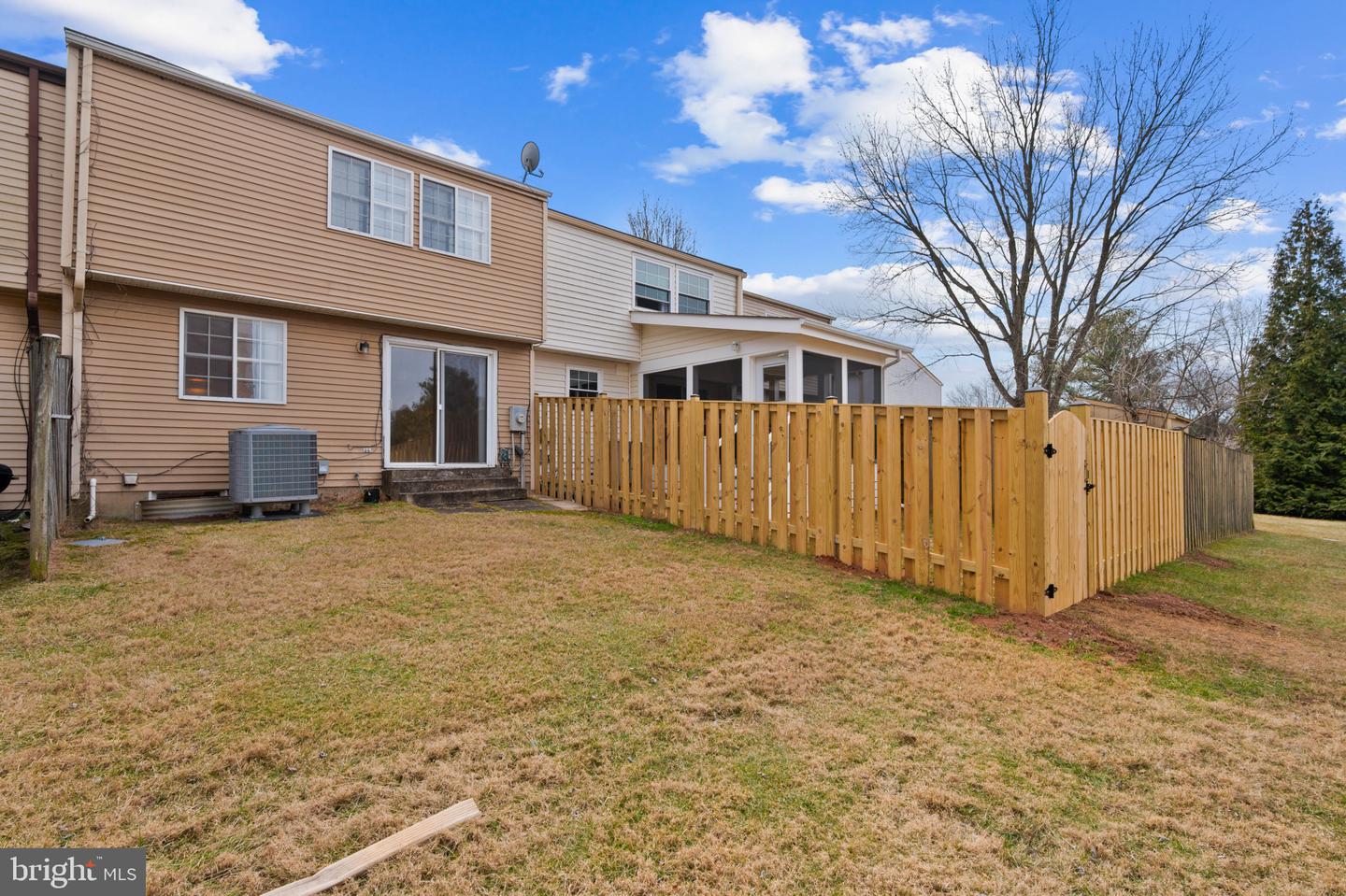 7605 Nutwood Ct