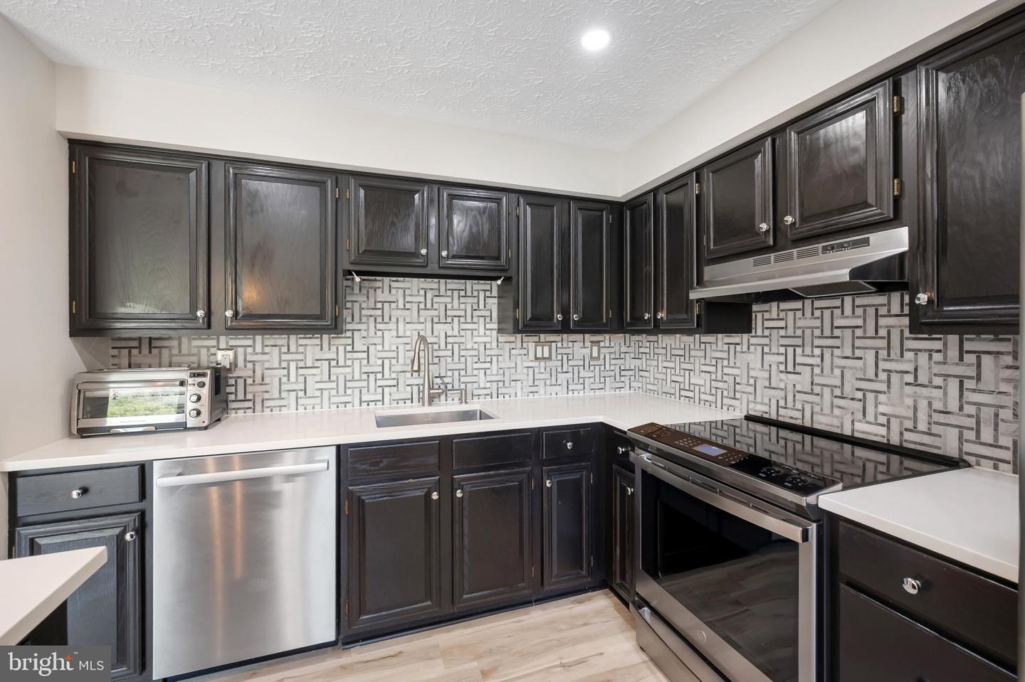 101 Sharpstead Ln
