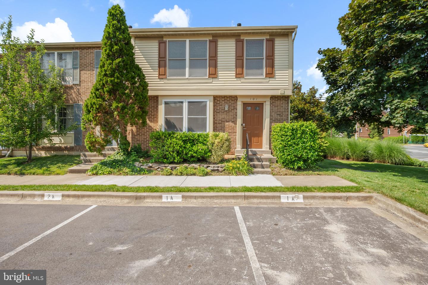 101 Sharpstead Ln