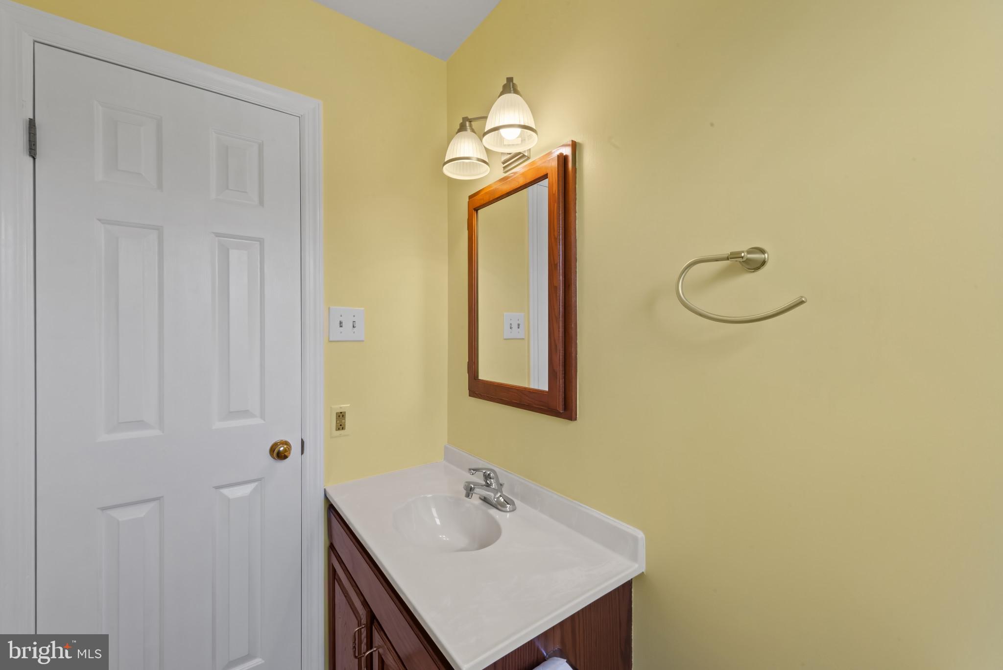 10 CARRIAGE HILL DRIVE