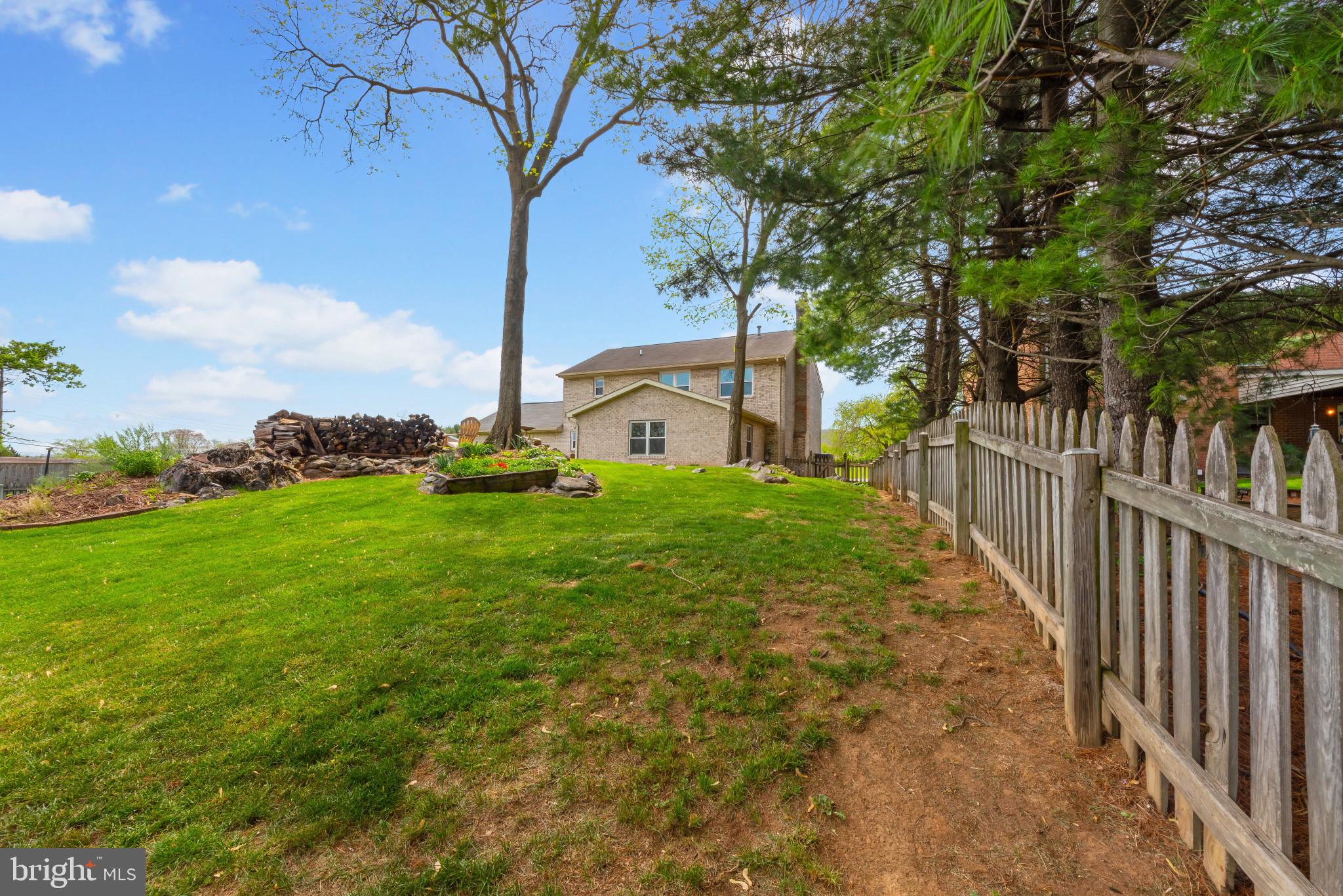 10 CARRIAGE HILL DRIVE