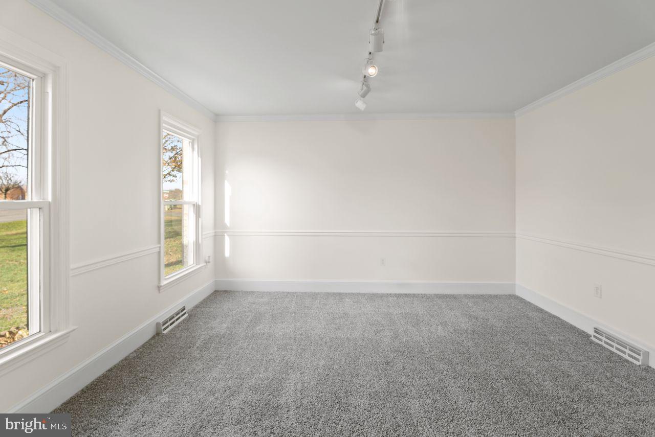 10 CARRIAGE HILL DRIVE