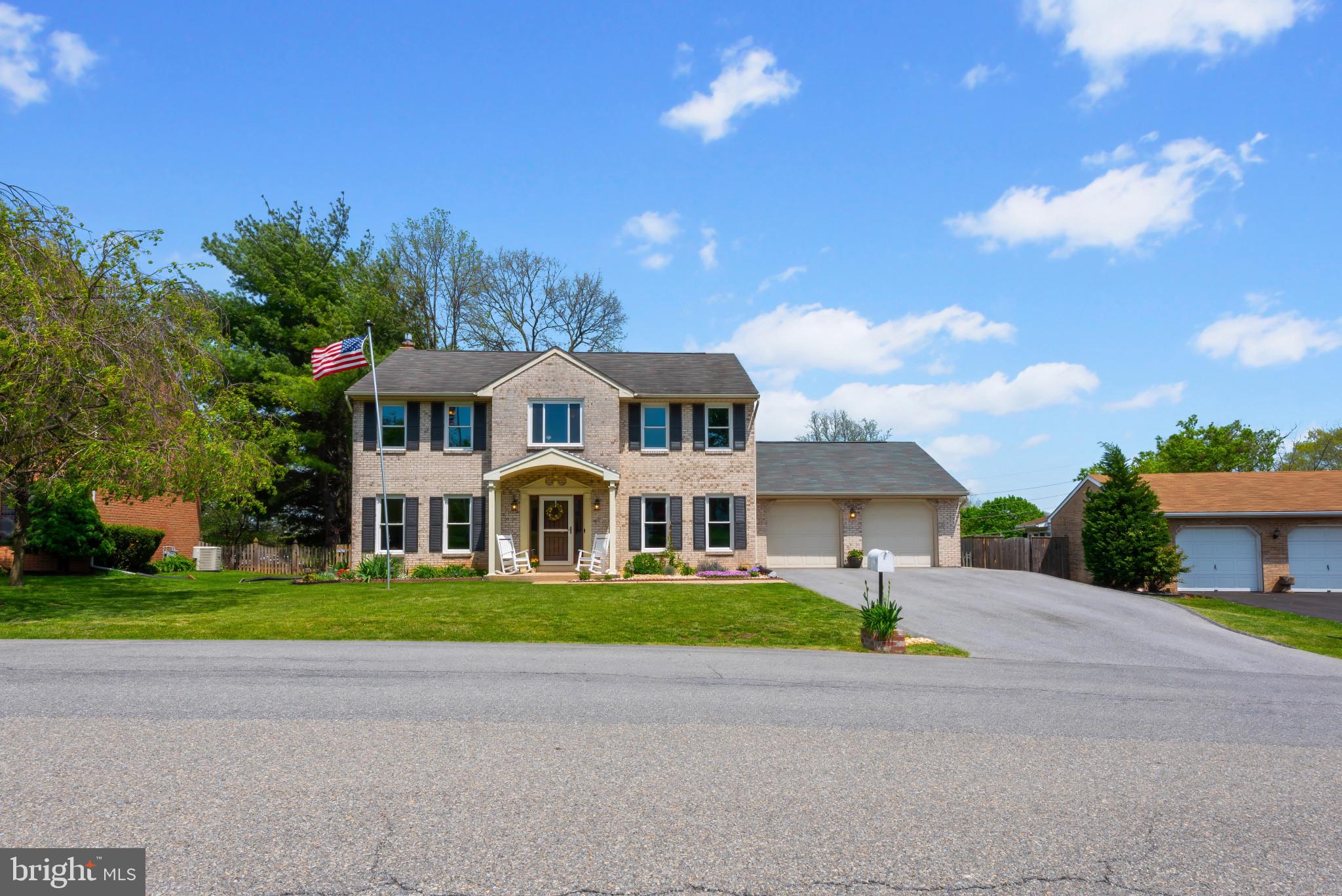 10 CARRIAGE HILL DRIVE