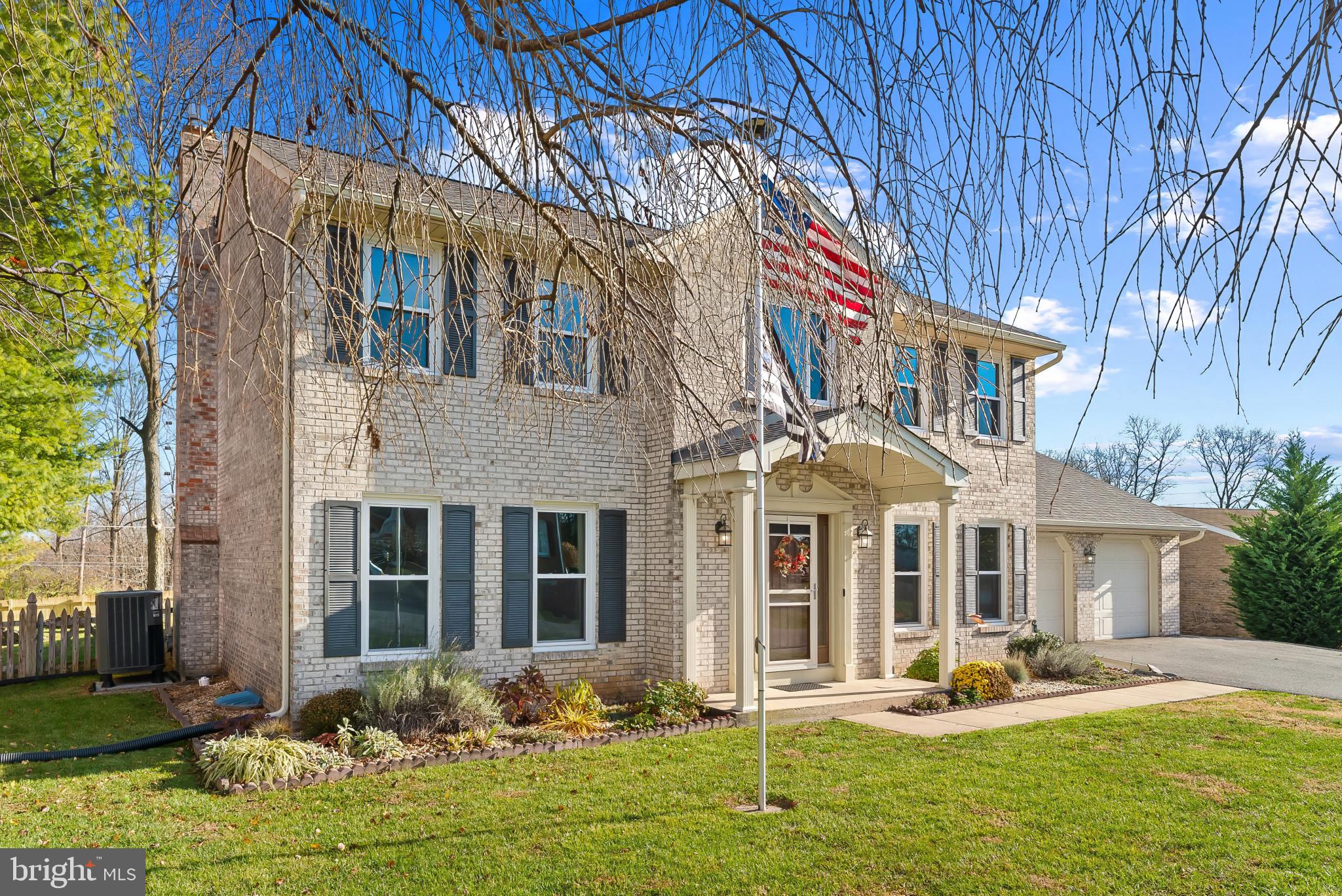 10 CARRIAGE HILL DRIVE