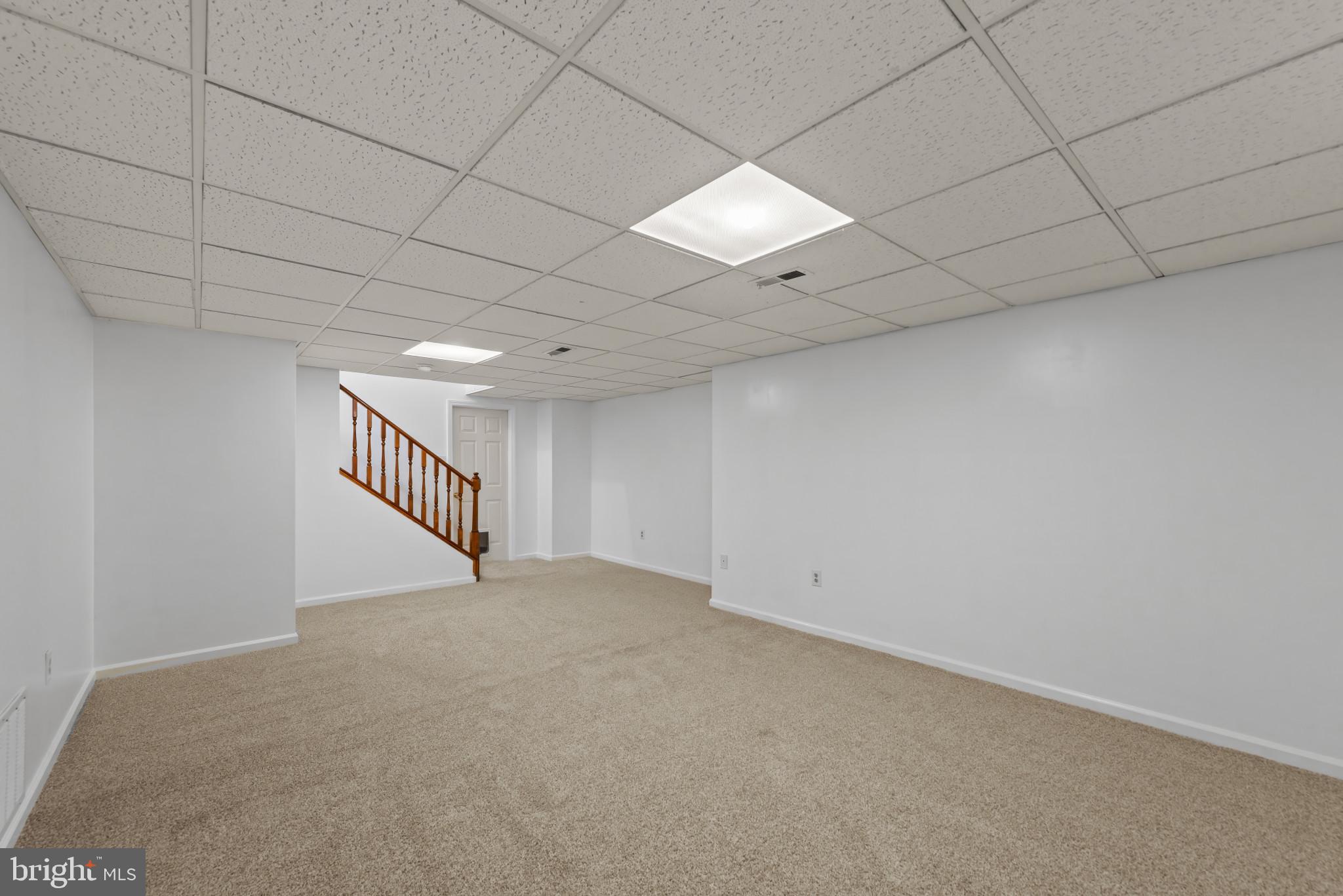 10 CARRIAGE HILL DRIVE