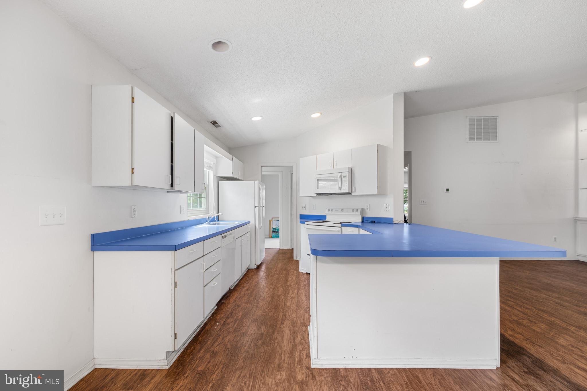 9821 KEYSER POINT ROAD Unit: 8D1