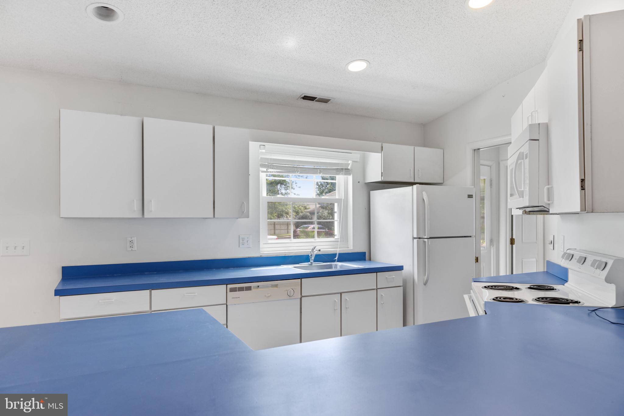 9821 KEYSER POINT ROAD Unit: 8D1