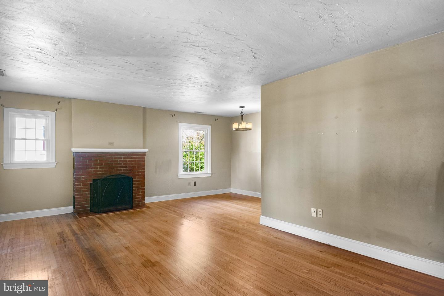 907 Walnut St