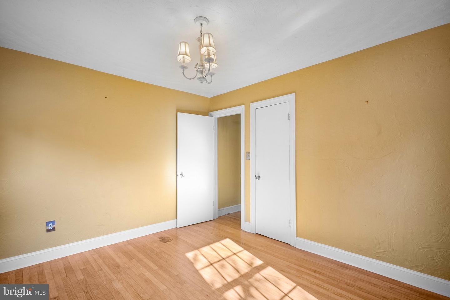 907 Walnut St