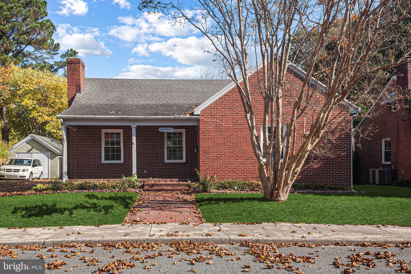 907 Walnut St